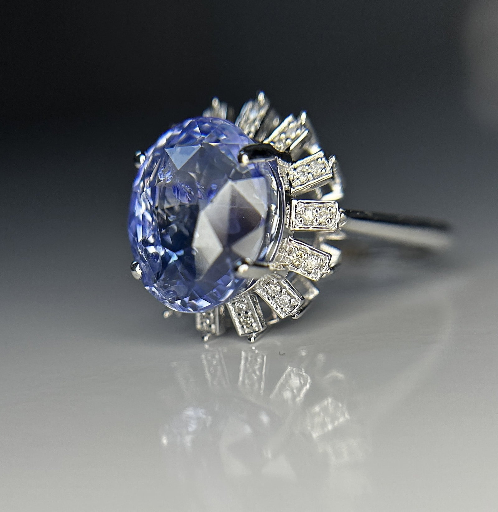 Beautiful 7.90CT Unheated Ceylon Blue Sapphire With Natural Diamonds & 18k Gold - 10