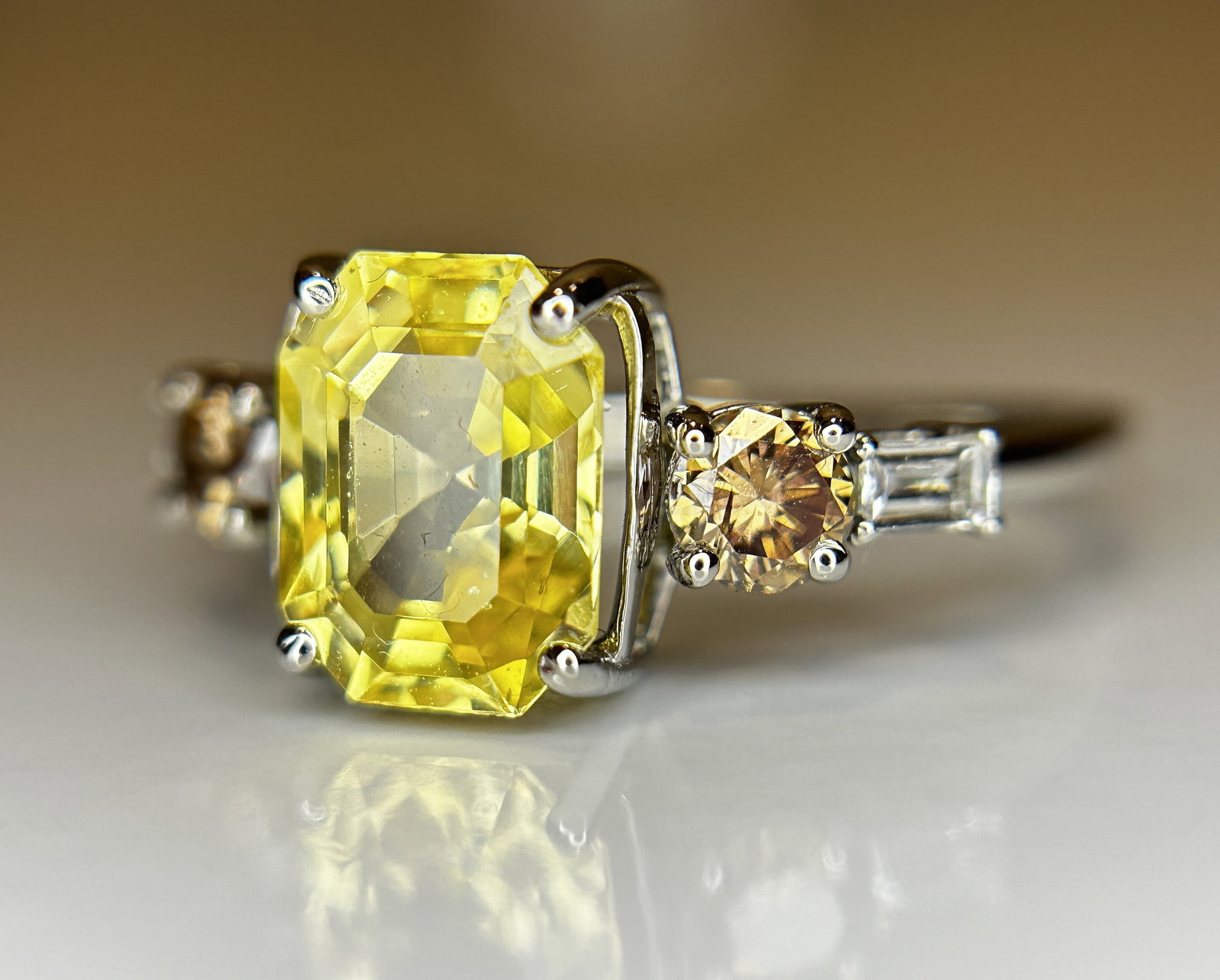 Beautiful 2.34ct Unheated Untreated Natural Ceylon Yellow Sapphire Diamonds & 950 Platinum: Title: Beautiful 2.34ct Unheated Untreated Natural Ceylon Yellow Sapphire Diamonds & 950 Platinum Description: Beautiful 2.34 ct Natural Unheated and Untreated Ceylon Yellow Sapphire With Natural