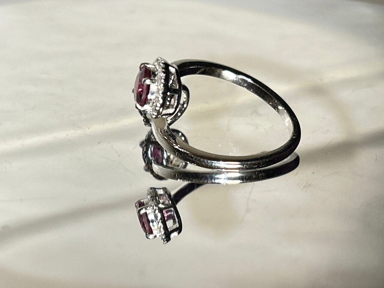 Beautiful Natural Spinel Ring With Diamonds and 18k Gold - 6