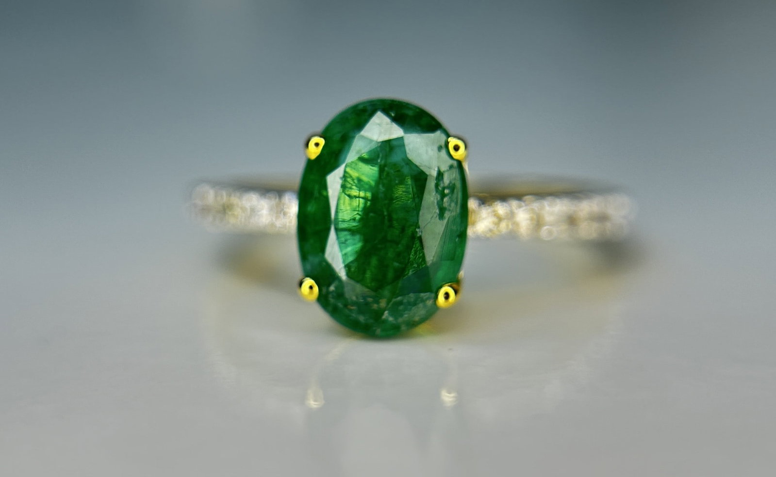 Beautiful Natural Emerald 2.02 CT With Natural Diamonds & 18k Gold: Title: Beautiful Natural Emerald 2.02 CT With Natural Diamonds & 18k Gold Description: Beautiful 2.02 CT Natural Emerald With Natural Diamonds & 18k Gold Description: Total Carat Weight -