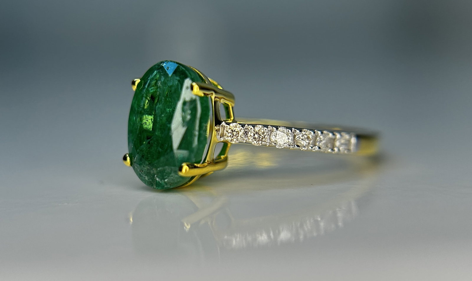 Beautiful Natural Emerald 2.02 CT With Natural Diamonds & 18k Gold - 2