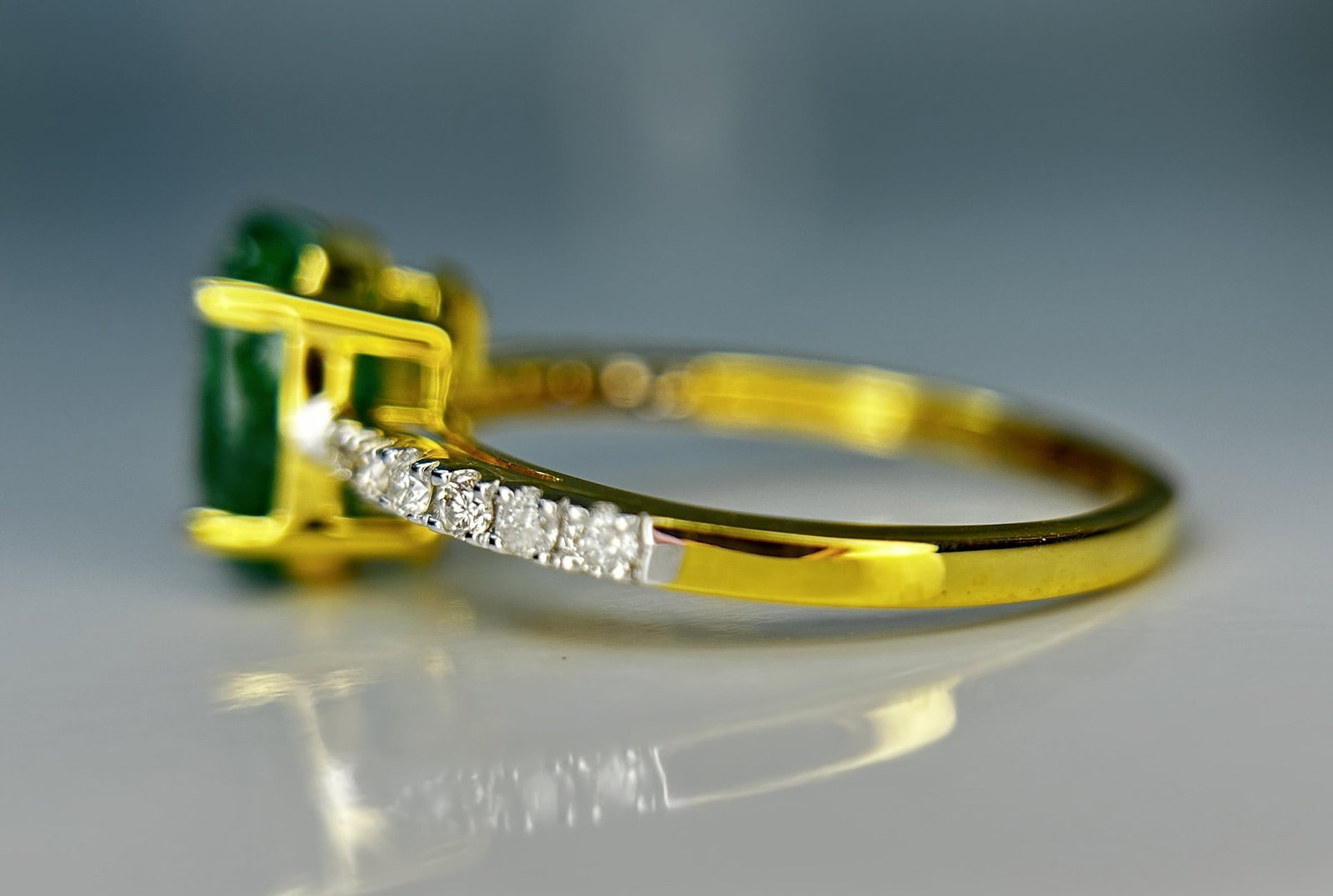 Beautiful Natural Emerald 2.02 CT With Natural Diamonds & 18k Gold - 3
