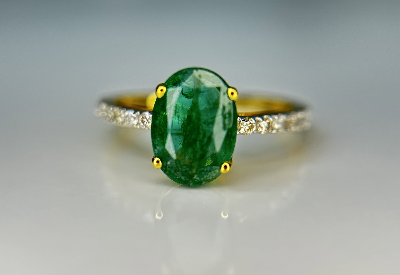 Beautiful Natural Emerald 2.02 CT With Natural Diamonds & 18k Gold - 7