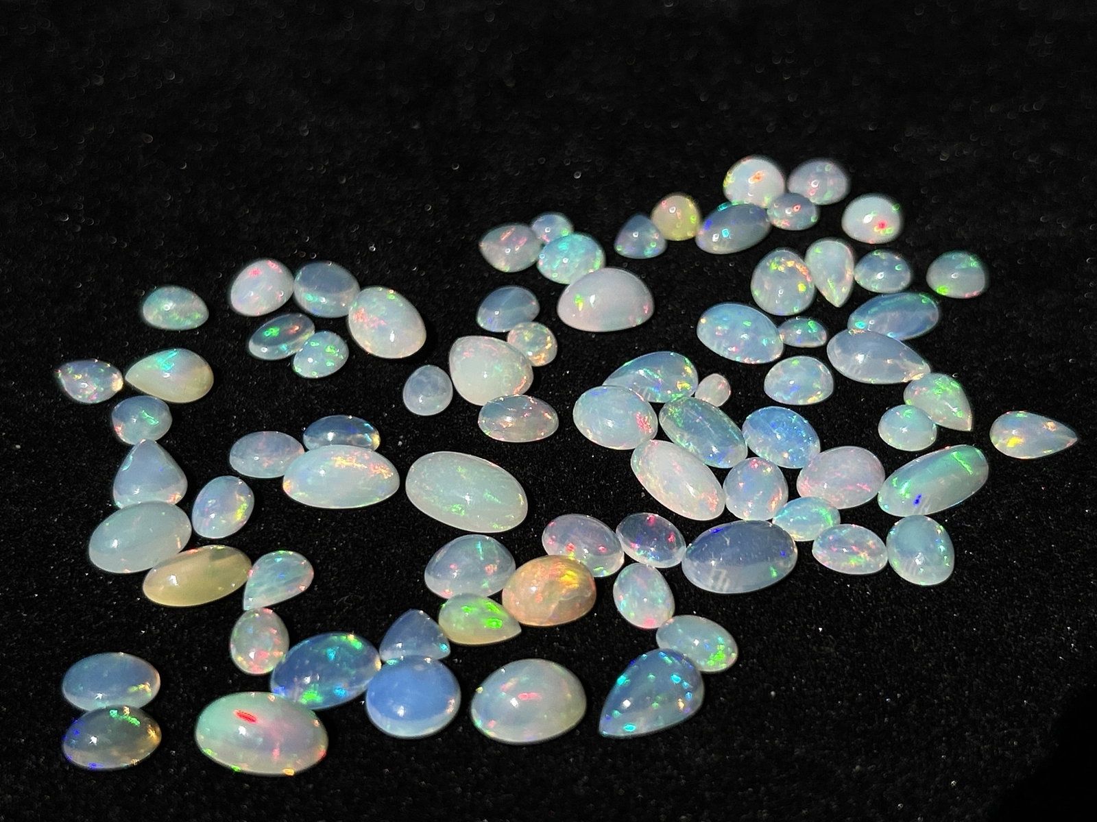 70.75ct Natural Fire Opal: Title: 70.75ct Natural Fire Opal Description: 70.75ct Natural Fire Opal Ideal for rings, earrings, necklaces and bracelets Please note pictures taken in natural sunlight Condition: New Delivery