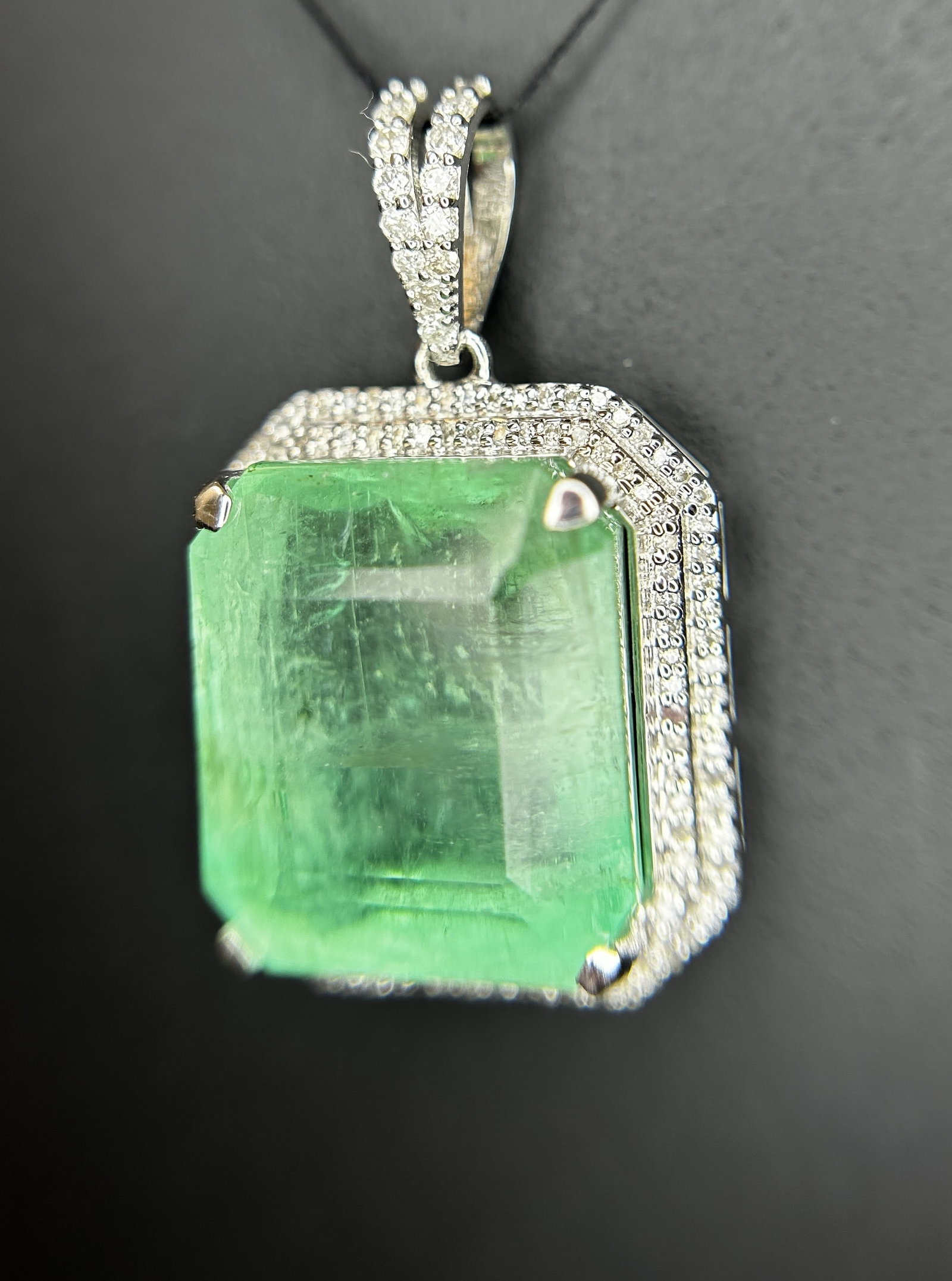 Beautiful 19.58 ct Natural Columbian Emerald With Natural Diamonds & 18k Gold - 5