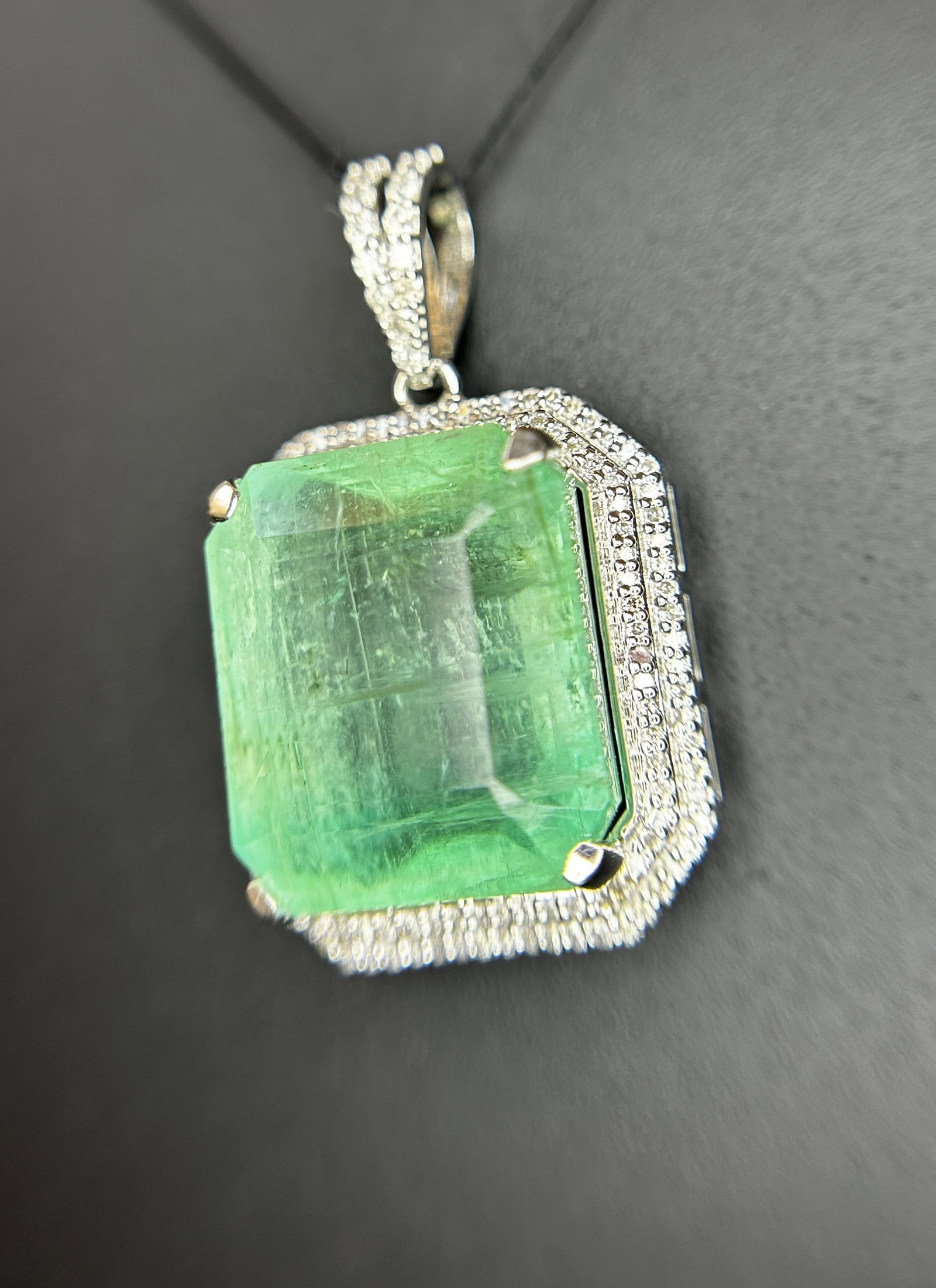Beautiful 19.58 ct Natural Columbian Emerald With Natural Diamonds & 18k Gold - 8