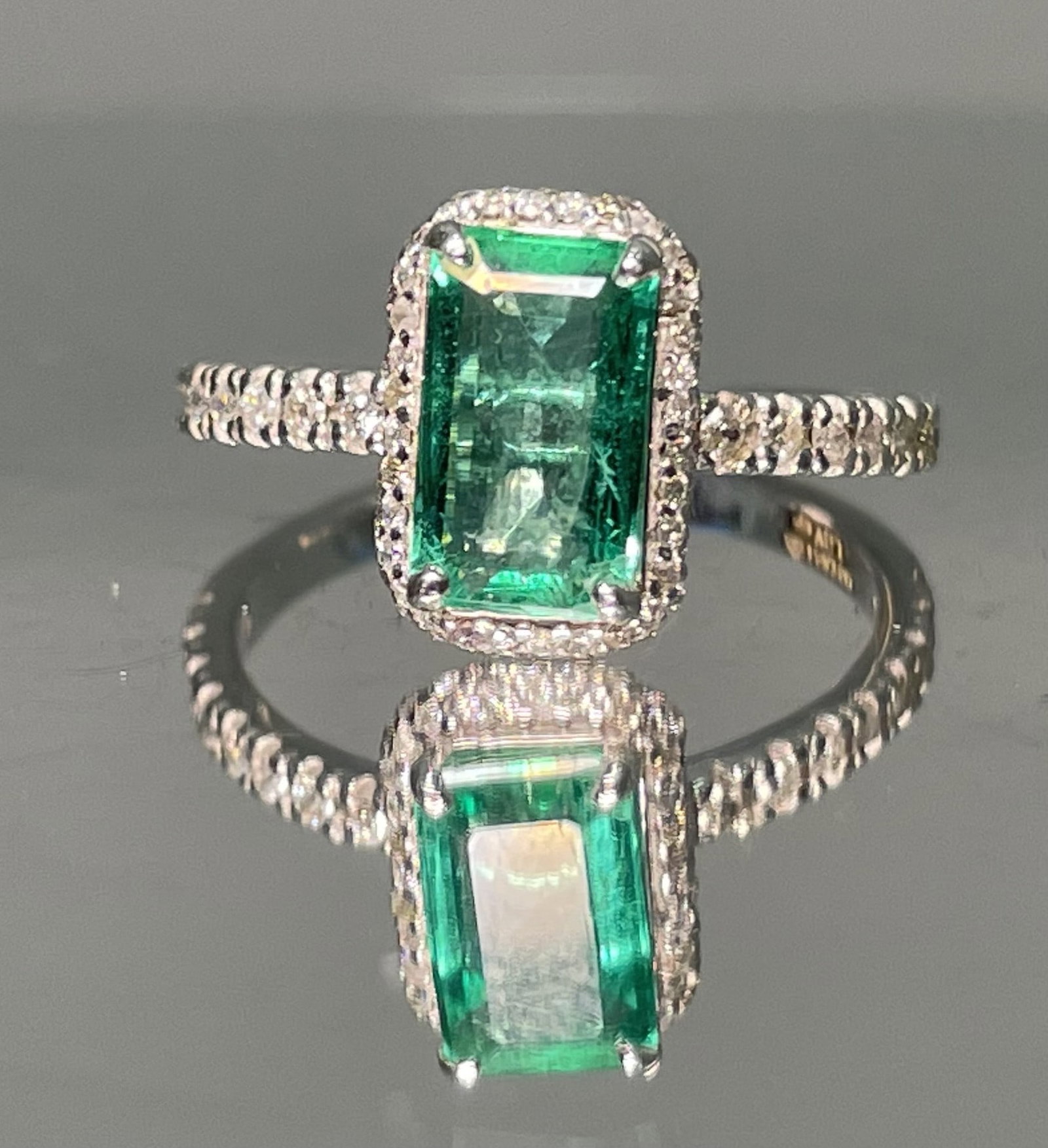 Beautiful Natural Emerald With Natural Diamonds & 18k Gold - 6
