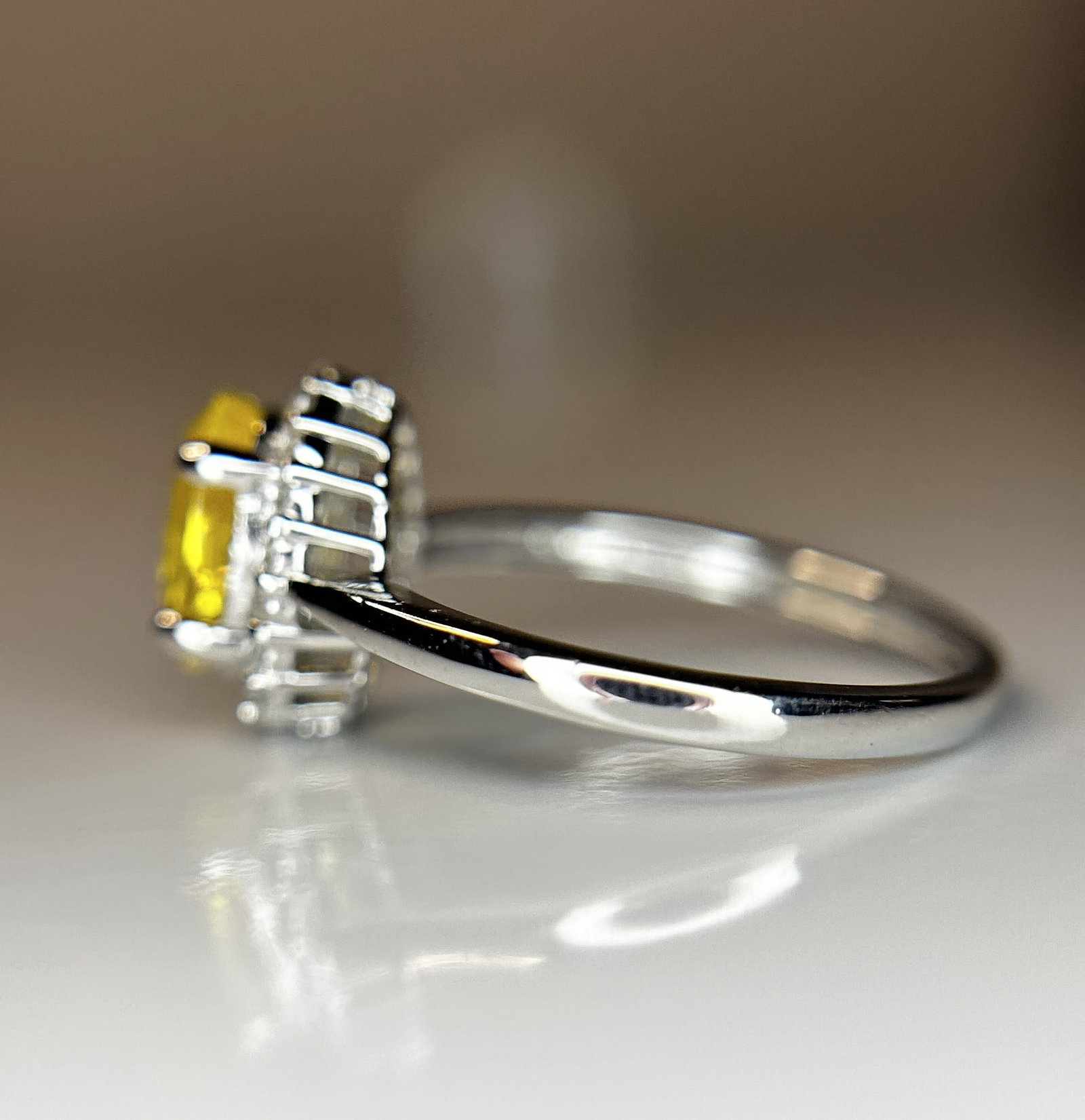 Beautiful 2.09 CT Unheated Yellow Sapphire With Natural Diamonds & 18k Gold - 4