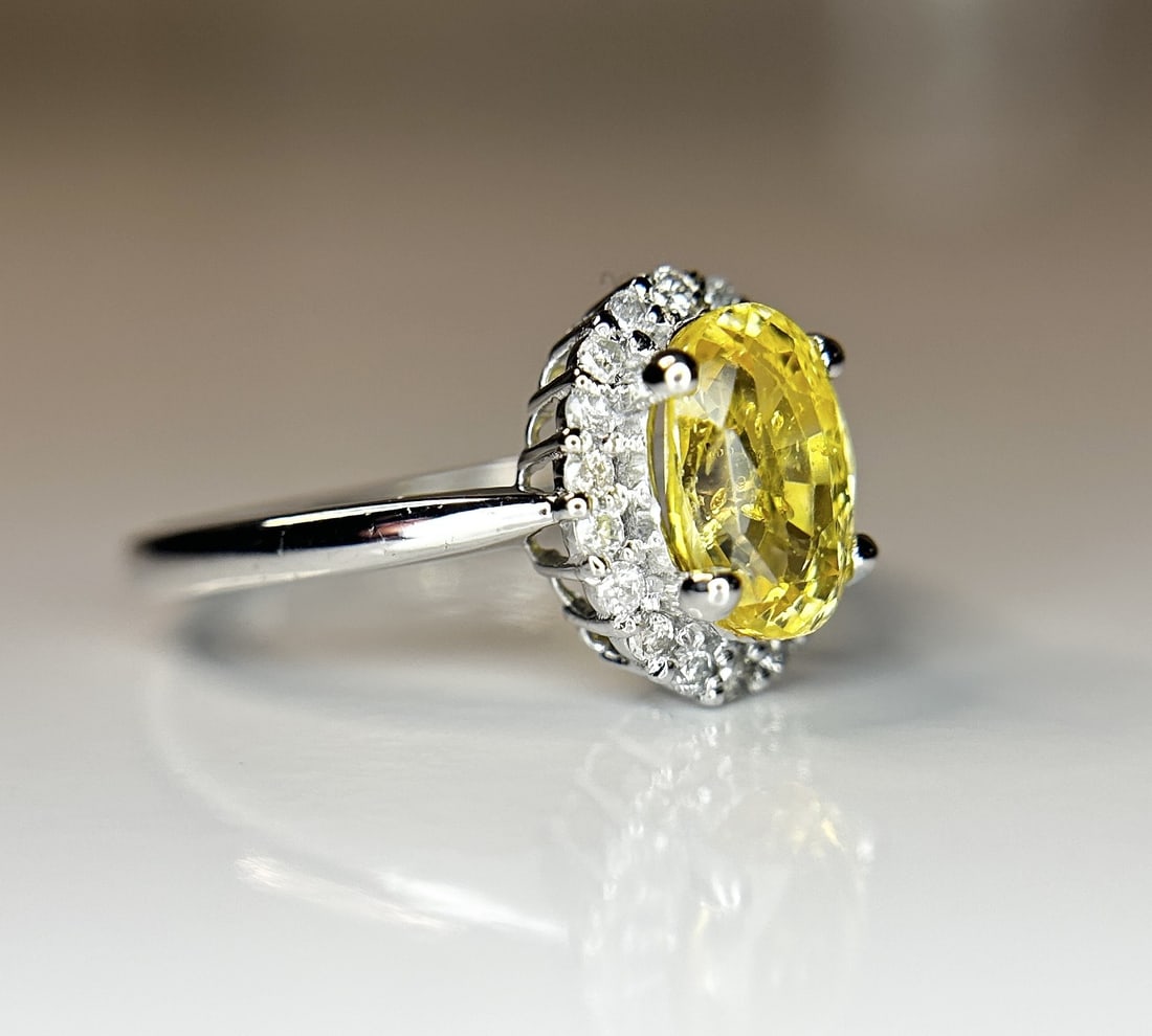 Beautiful 2.09 CT Unheated Yellow Sapphire With Natural Diamonds & 18k Gold - 6