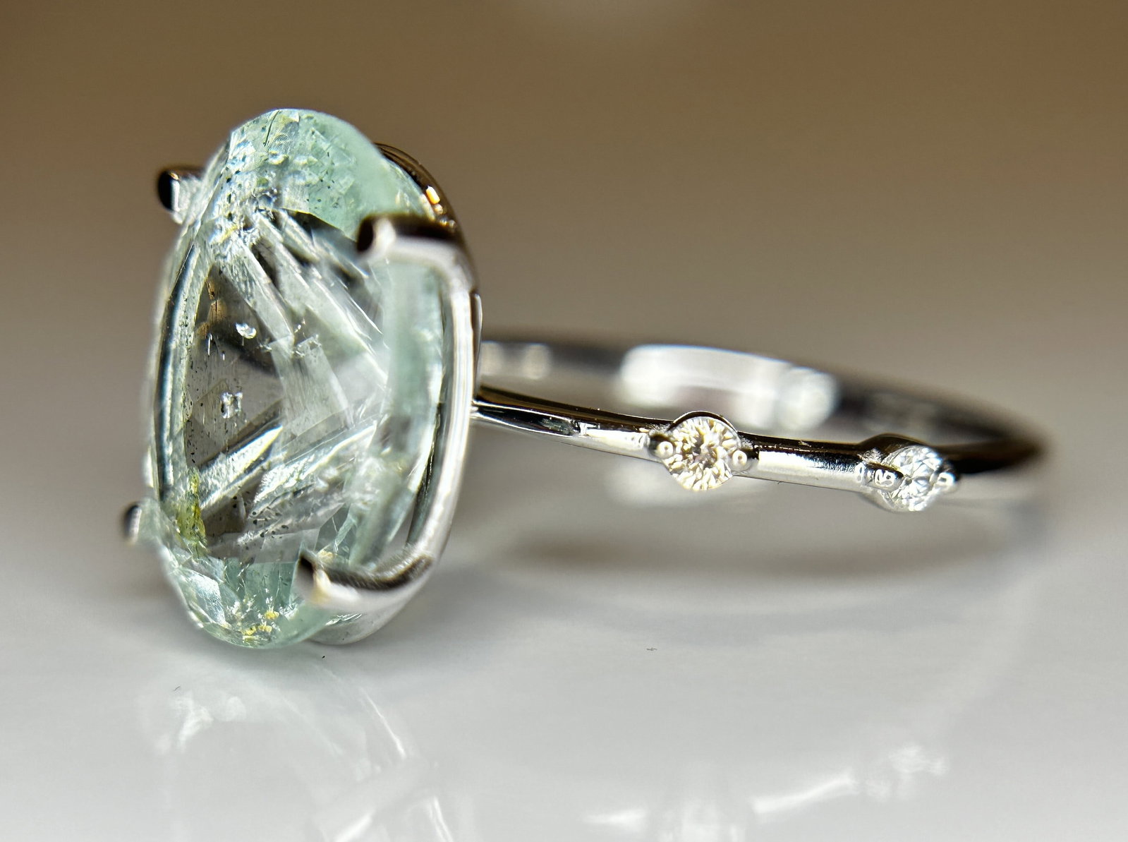 Beautiful 4.70 CT Natural Aquamarine Ring With Natural Diamonds & 18k White Gold - 3