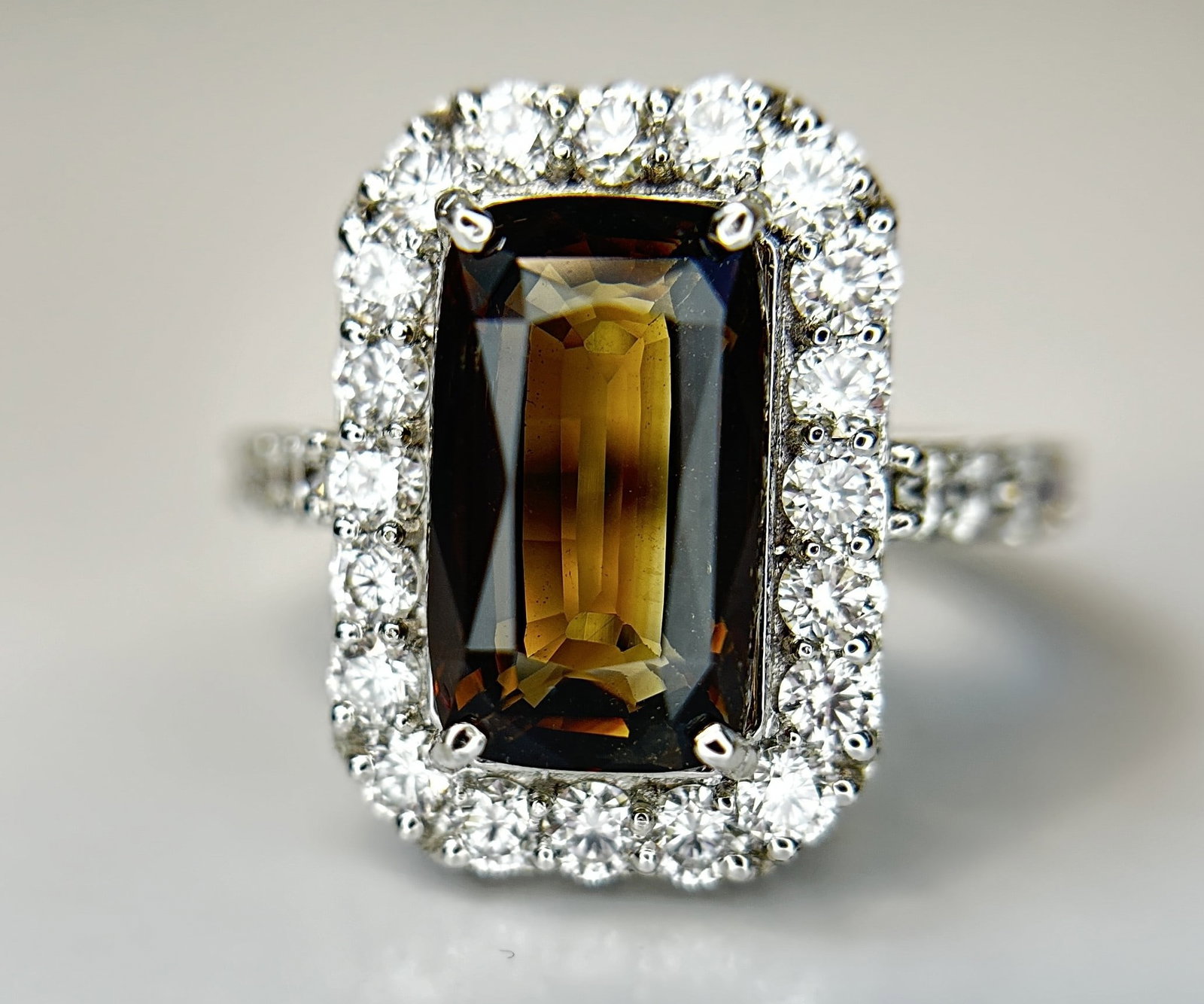 GIA Certified Natural Rare Alexandrite Ring 5.07ct With 1.38ct Diamond & 18k White Gold: Title: GIA Certified Natural Rare Alexandrite Ring 5.07ct With 1.38ct Diamond & 18k White Gold Description: AAA Certified Natural Ceylon Alexandrite Chrysoberyl Colour Changing Gemstone. 