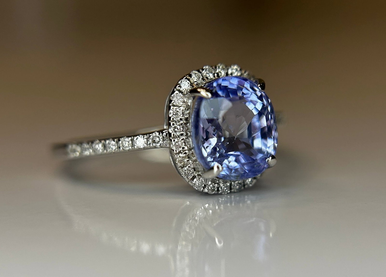 2.51 CT Unheated/Untreated Ceylon Cornflour Blue Sapphire Diamonds & 18k Gold: Title: 2.51 CT Unheated/Untreated Ceylon Cornflour Blue Sapphire Diamonds & 18k Gold Description: Beautiful 2.51 CT Natural Ceylon Blue Sapphire With Natural Diamonds & 18k White Gold. 