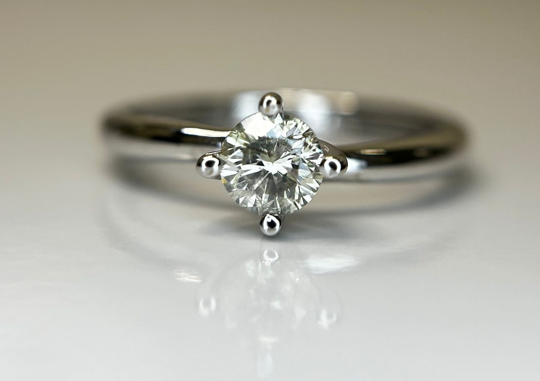 Beautiful Natural 0.42CT S1 Diamond Ring With 18k Gold: Title: Beautiful Natural 0.42CT S1 Diamond Ring With 18k Gold Description: Beautiful Natural 0.42CT Diamond Ring With 18k Gold. Description: Total Carat Weight - 0.42ct Centre Diamond -