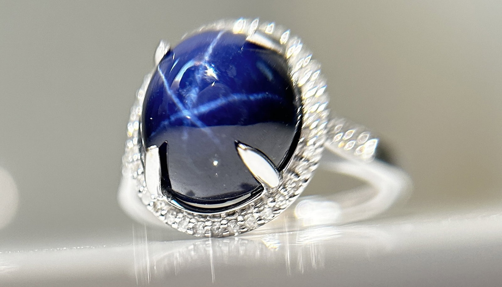 Beautiful 8.63 CT Unheated Ceylon Star Blue Sapphire With Natural Diamonds & 18k Gold: Title: Beautiful 8.63 CT Unheated Ceylon Star Blue Sapphire With Natural Diamonds & 18k Gold Description: Beautiful 8.63 CT Unheated Ceylon Star Blue Sapphire With Natural Diamonds & 18k Go