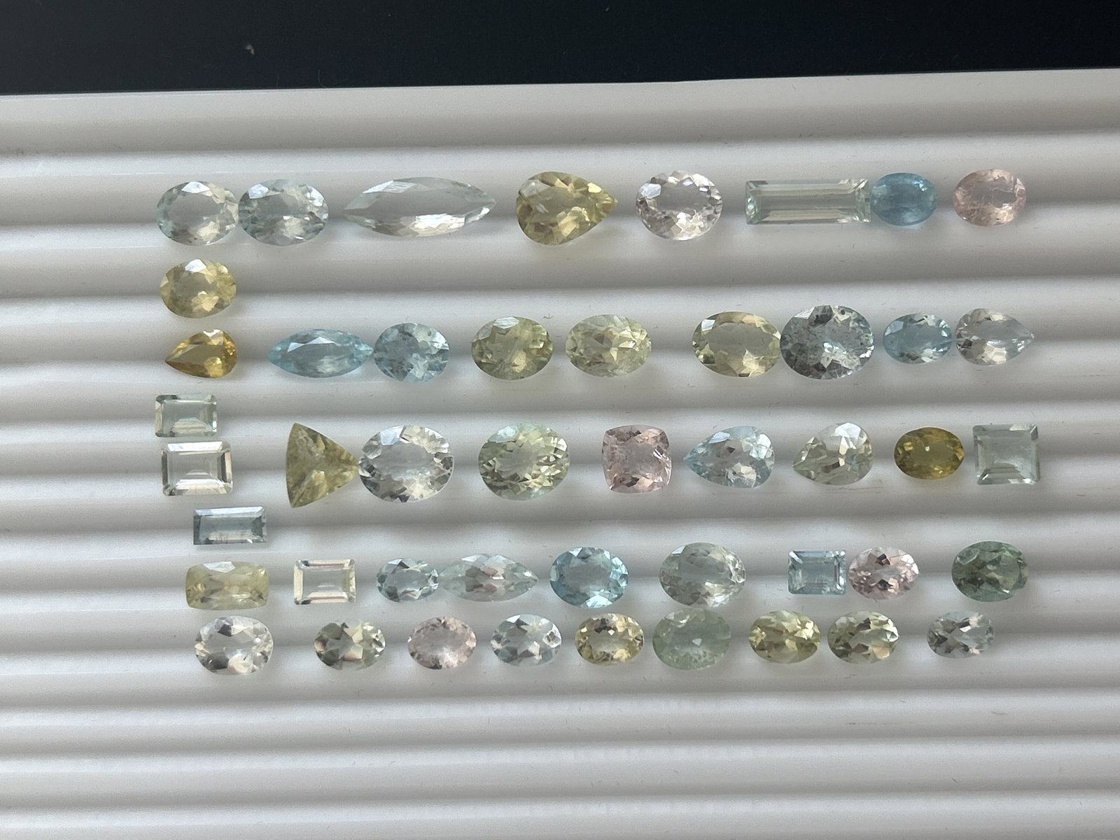 77.05ct Natural Blue and Green Aquamarine and Pink Morganite: Title: 77.05ct Natural Blue and Green Aquamarine and Pink Morganite Description: 77.05ct Natural Blue and Green Aquamarine and Pink Morganite Ideal for rings, earrings, necklaces, pendants,