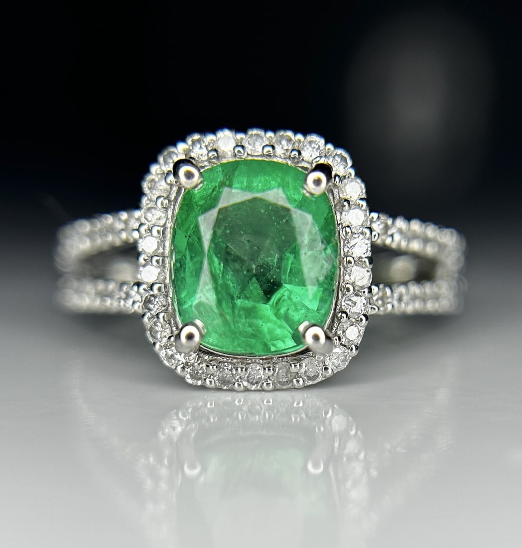 Beautiful 1.64 ct Natural Emerald With Natural Diamonds & 18k Gold - 2
