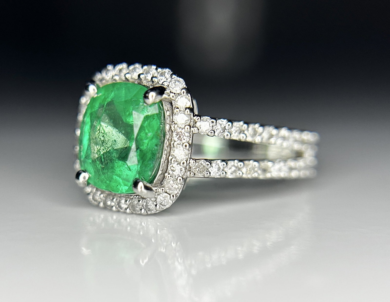 Beautiful 1.64 ct Natural Emerald With Natural Diamonds & 18k Gold - 3