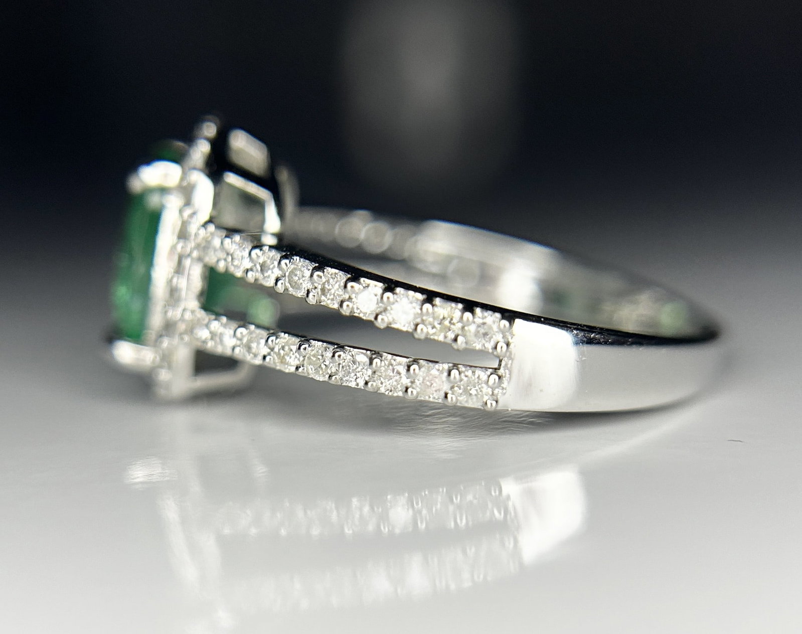 Beautiful 1.64 ct Natural Emerald With Natural Diamonds & 18k Gold - 4
