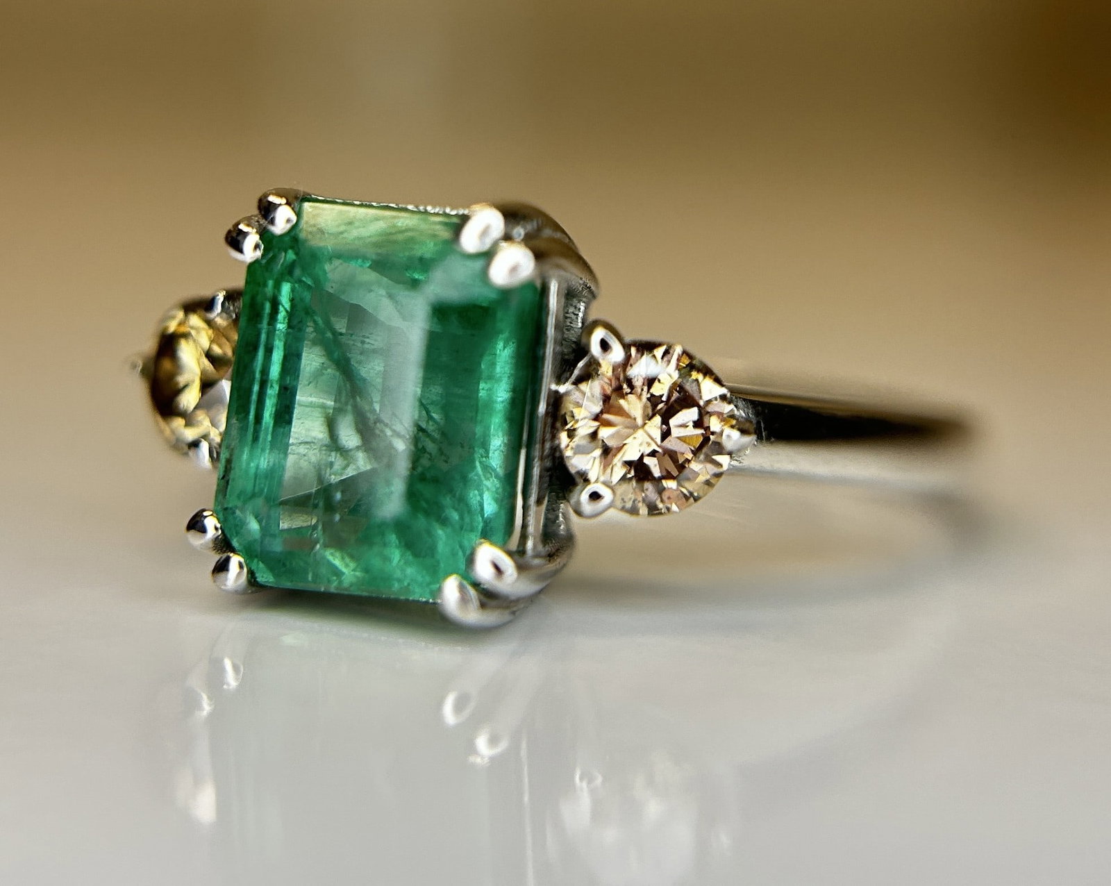 Beautiful Natural Emerald 2.41 CT With Natural Diamonds & 18k Gold: Title: Beautiful Natural Emerald 2.41 CT With Natural Diamonds & 18k Gold Description: Beautiful 2.41 CT Natural Emerald With Natural Diamonds & 18k Gold Description: Total Carat Weight -