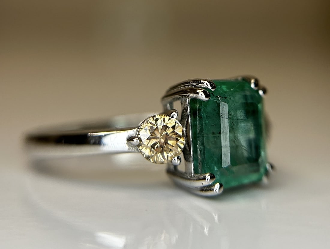 Beautiful Natural Emerald 2.41 CT With Natural Diamonds & 18k Gold - 6