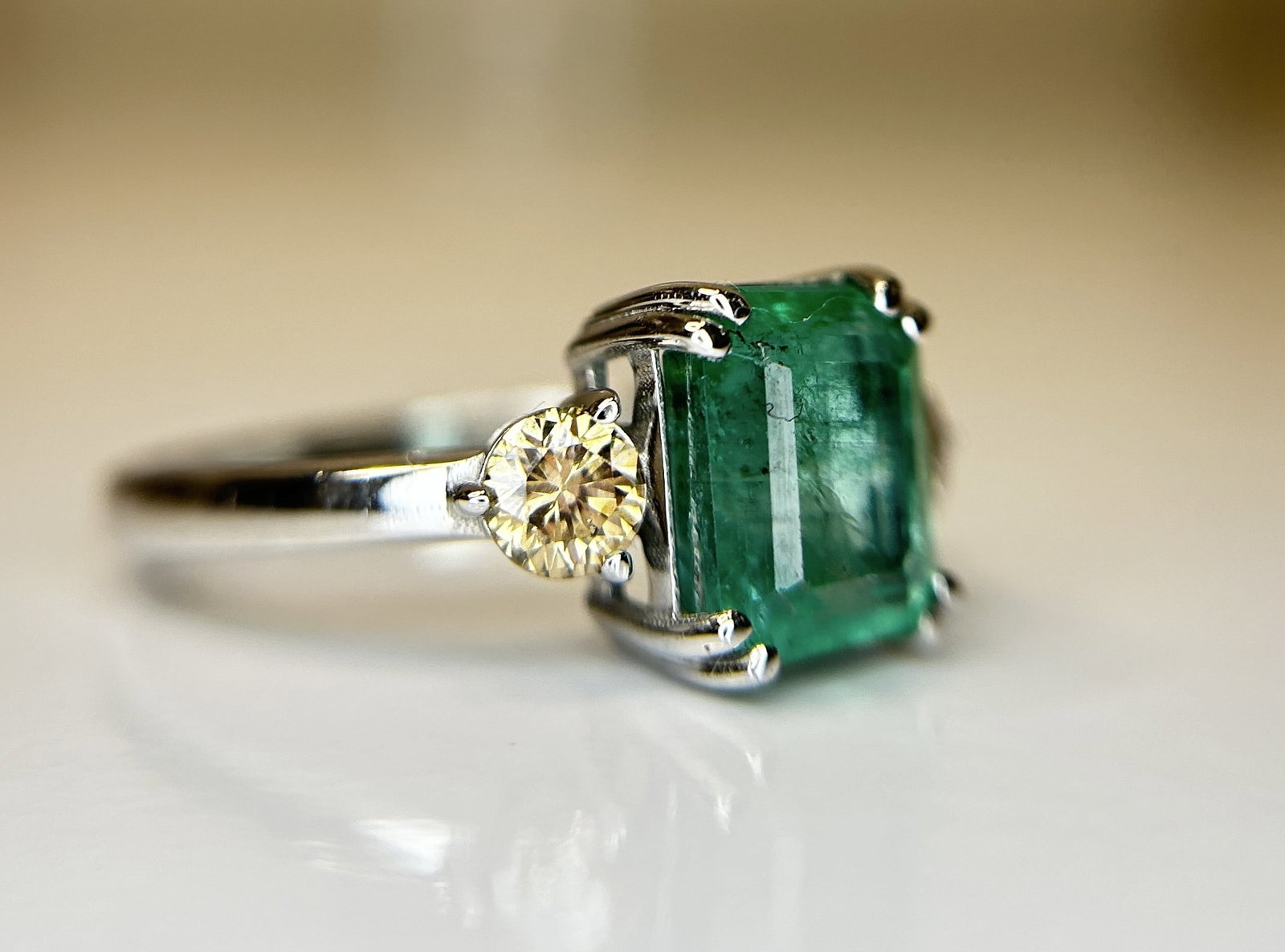 Beautiful Natural Emerald 2.41 CT With Natural Diamonds & 18k Gold - 7