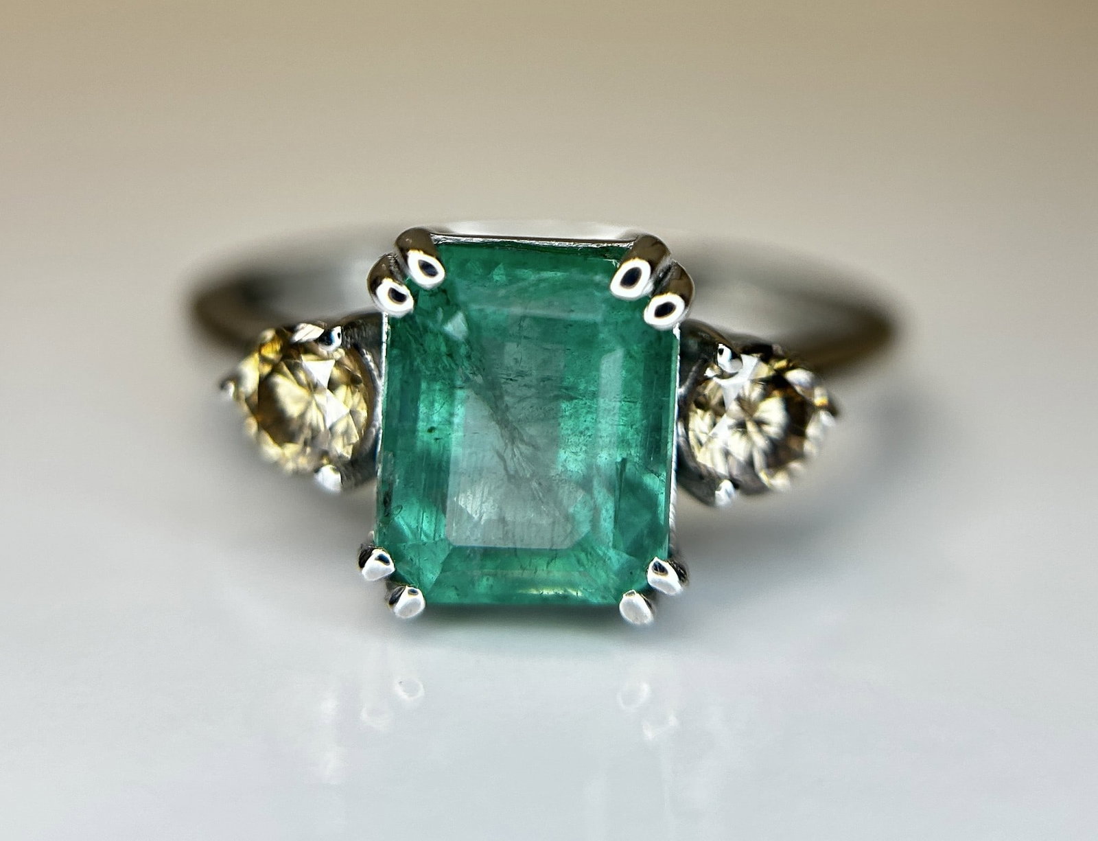 Beautiful Natural Emerald 2.41 CT With Natural Diamonds & 18k Gold - 9