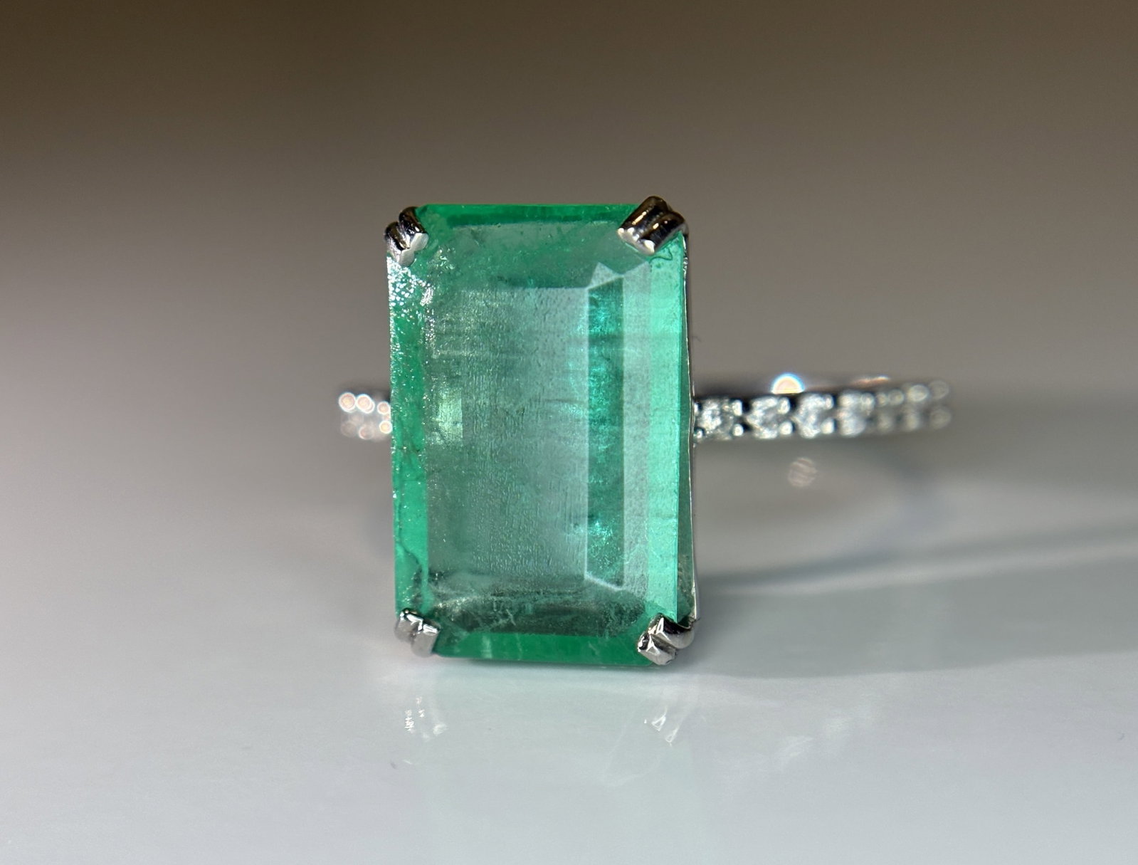 Beautiful 3.66 CT Natural Emerald Ring With Natural Diamonds & Platinum 950 - 2