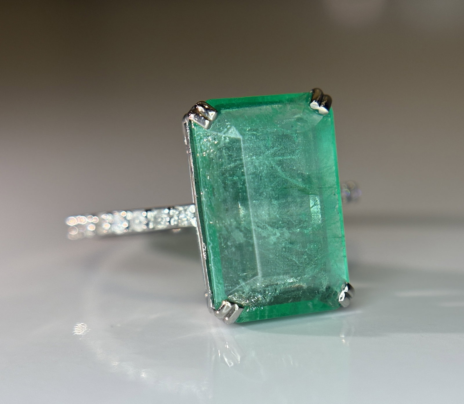 Beautiful 3.66 CT Natural Emerald Ring With Natural Diamonds & Platinum 950 - 8