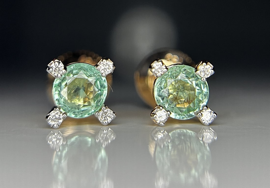 Beautiful 0.70 ct Natural Emerald Earrings With Natural Diamonds & 18k Gold - 2