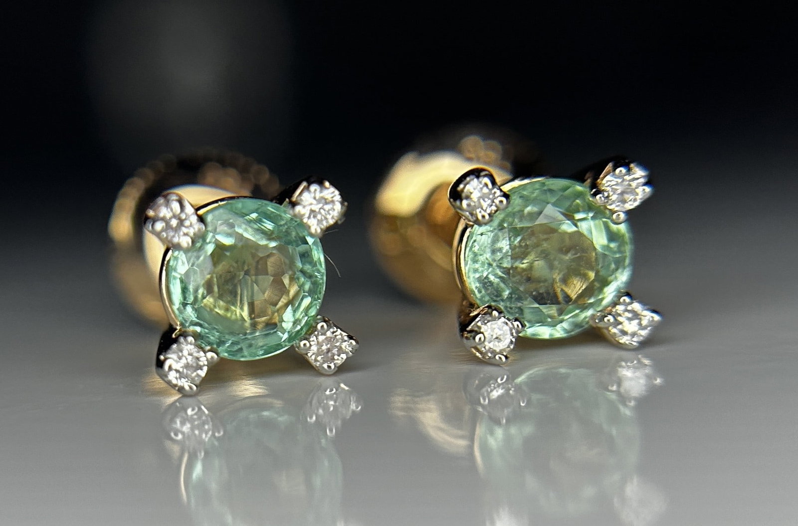 Beautiful 0.70 ct Natural Emerald Earrings With Natural Diamonds & 18k Gold - 3