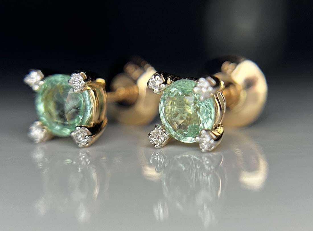 Beautiful 0.70 ct Natural Emerald Earrings With Natural Diamonds & 18k Gold - 4