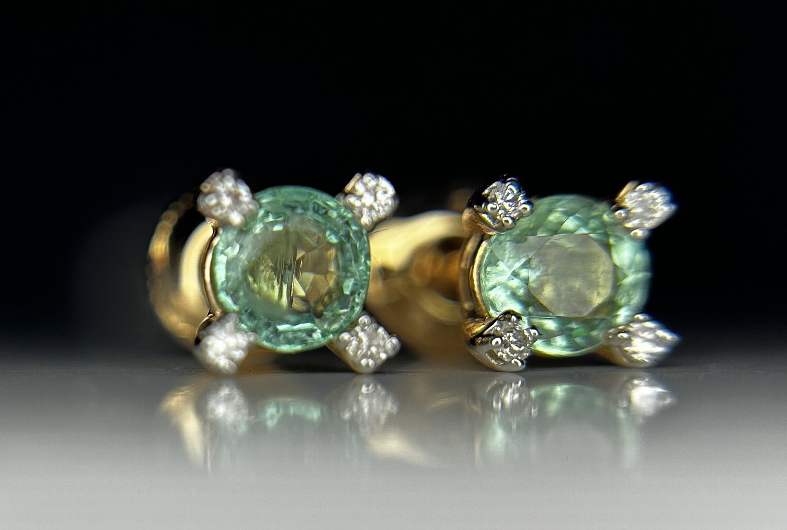Beautiful 0.70 ct Natural Emerald Earrings With Natural Diamonds & 18k Gold - 8