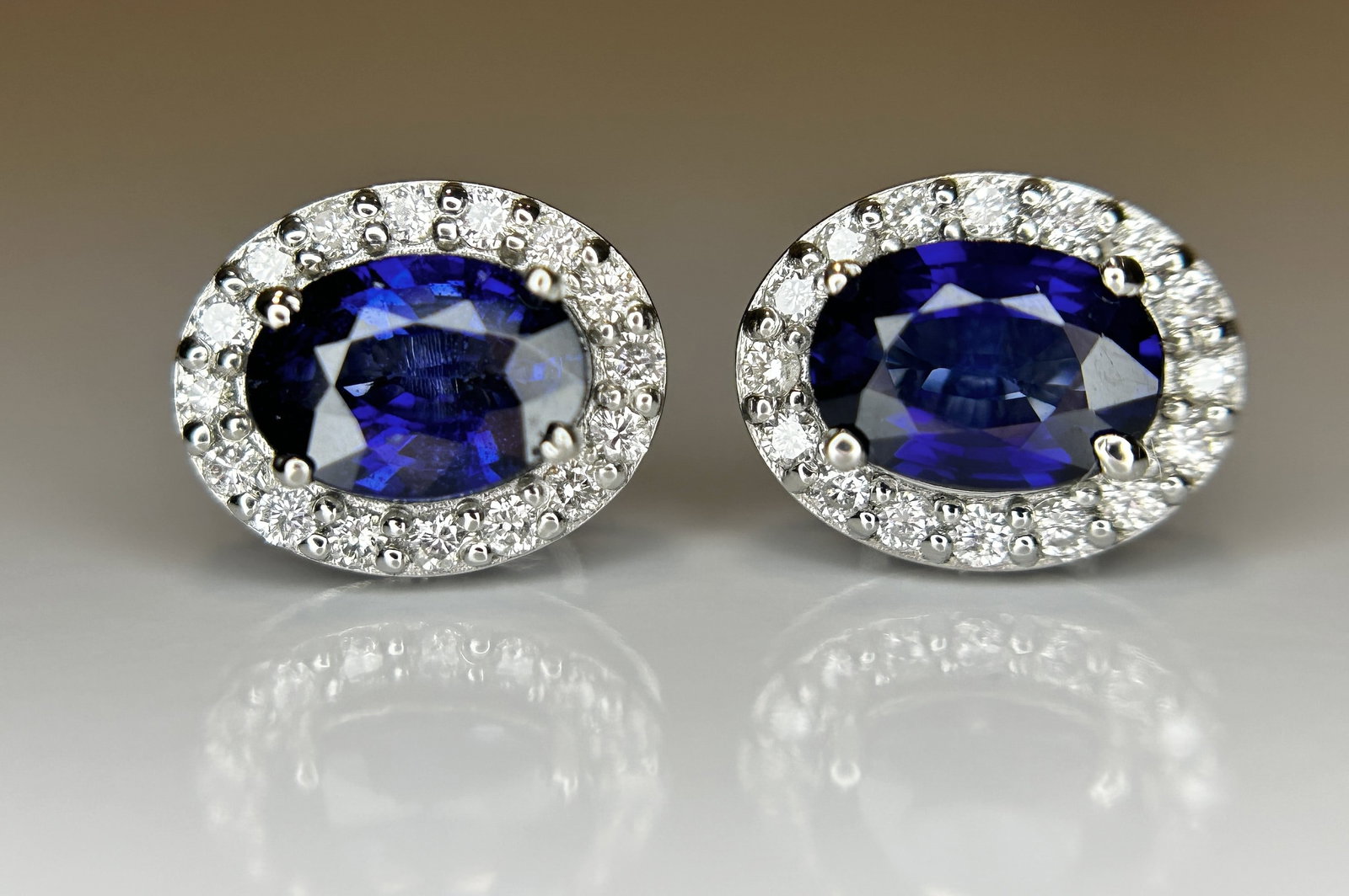 Beautiful 1.85ct Natural Unheated Blue Sapphire Earrings With Diamonds & 950 Platinum: Title: Beautiful 1.85ct Natural Unheated Blue Sapphire Earrings With Diamonds & 950 Platinum Description: Beautiful Natural Unheated Blue sapphire earrings with diamonds and Platinum 