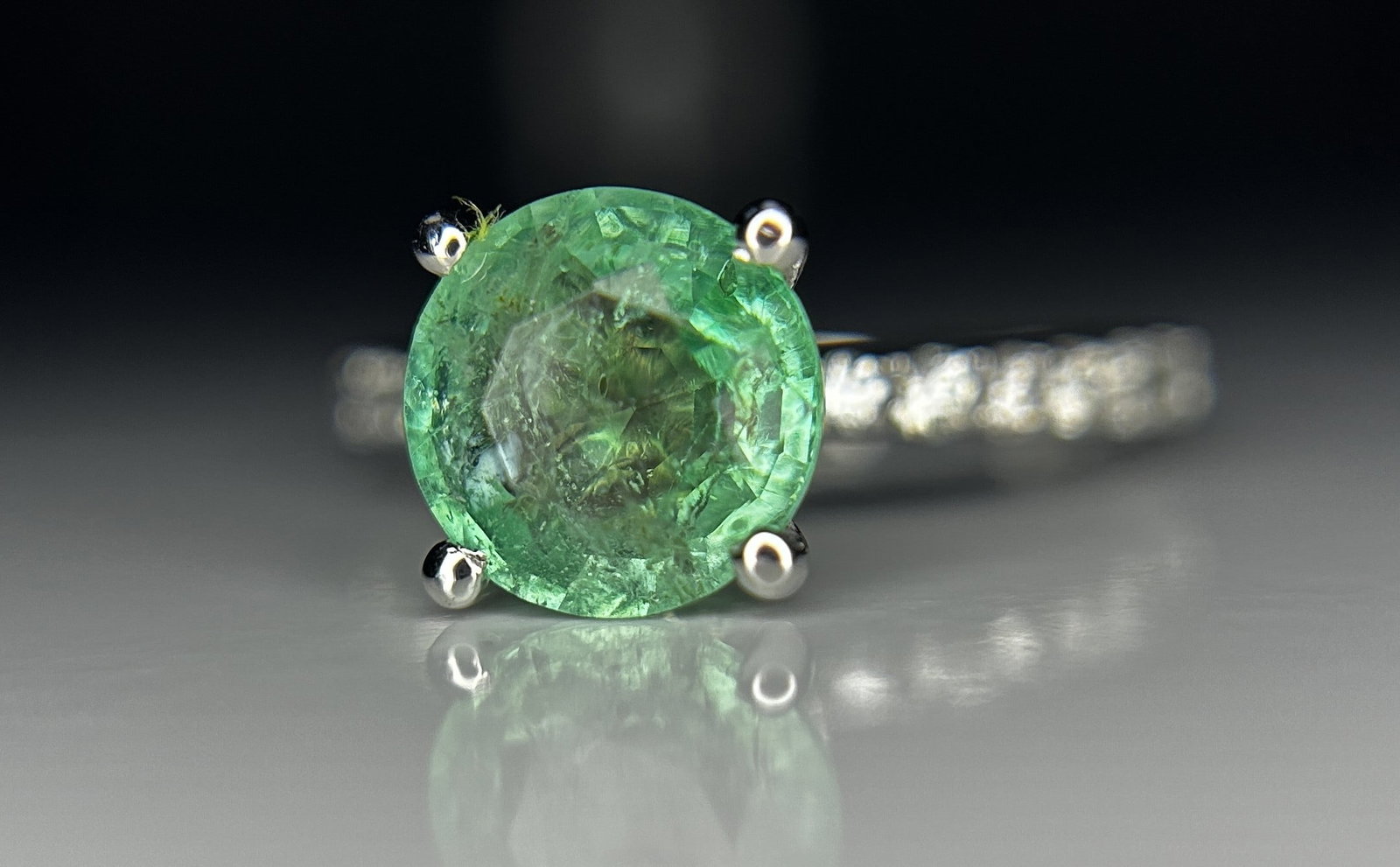 Beautiful 1.84 ct Natural Emerald With Natural Diamonds & 18k Gold - 2