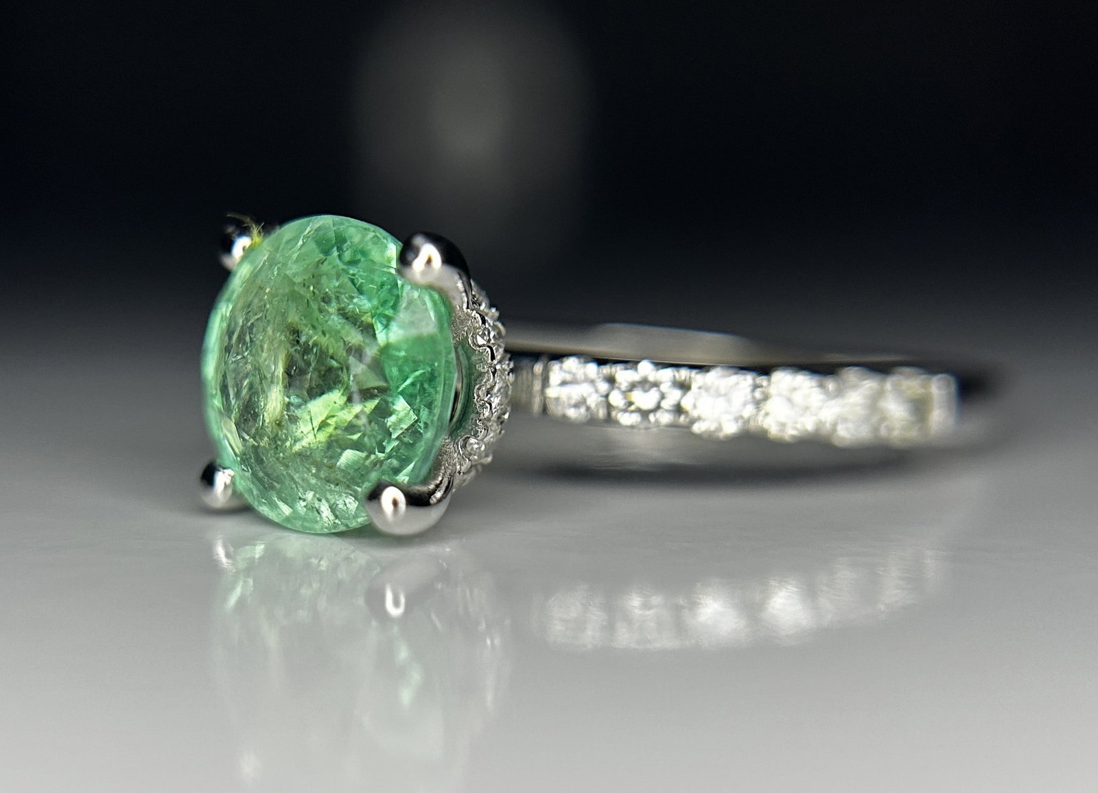 Beautiful 1.84 ct Natural Emerald With Natural Diamonds & 18k Gold - 3