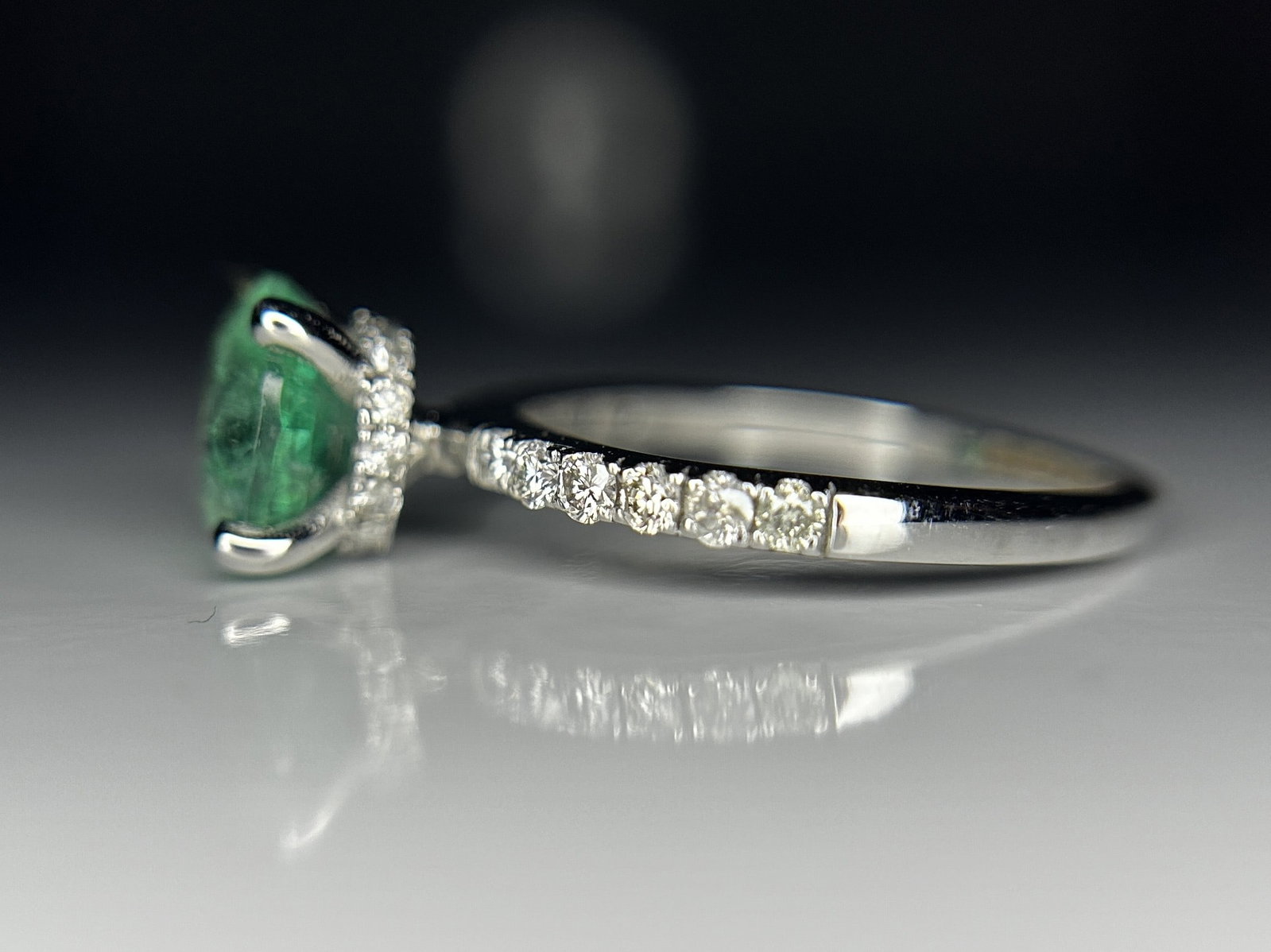 Beautiful 1.84 ct Natural Emerald With Natural Diamonds & 18k Gold - 4