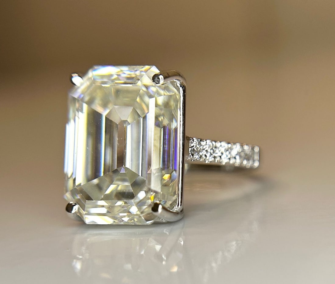 Beautiful 12.08CT Mossanite Ring With 18k Gold - 2