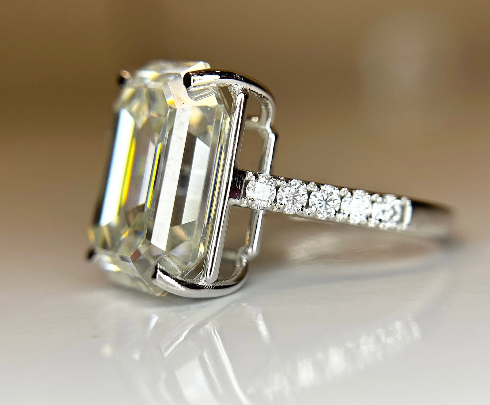 Beautiful 12.08CT Mossanite Ring With 18k Gold - 3