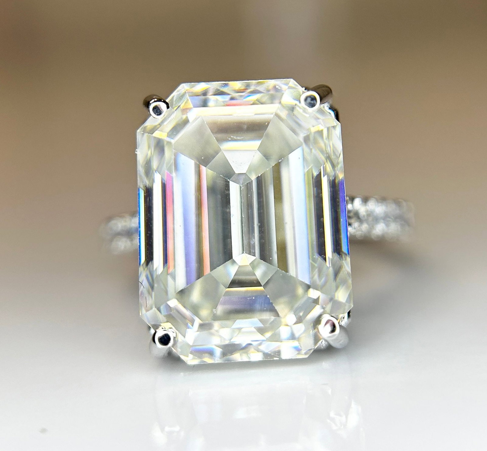Beautiful 12.08CT Mossanite Ring With 18k Gold - 4