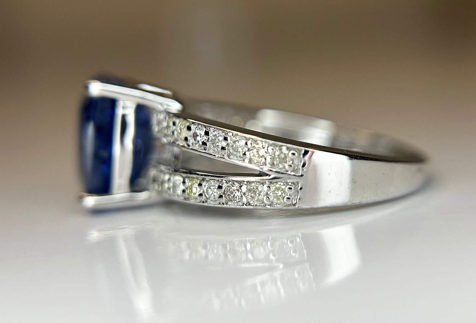 Beautiful 3.16 CT Natural Ceylon Cornflour Blue Sapphire Diamonds & 18k Gold - 5