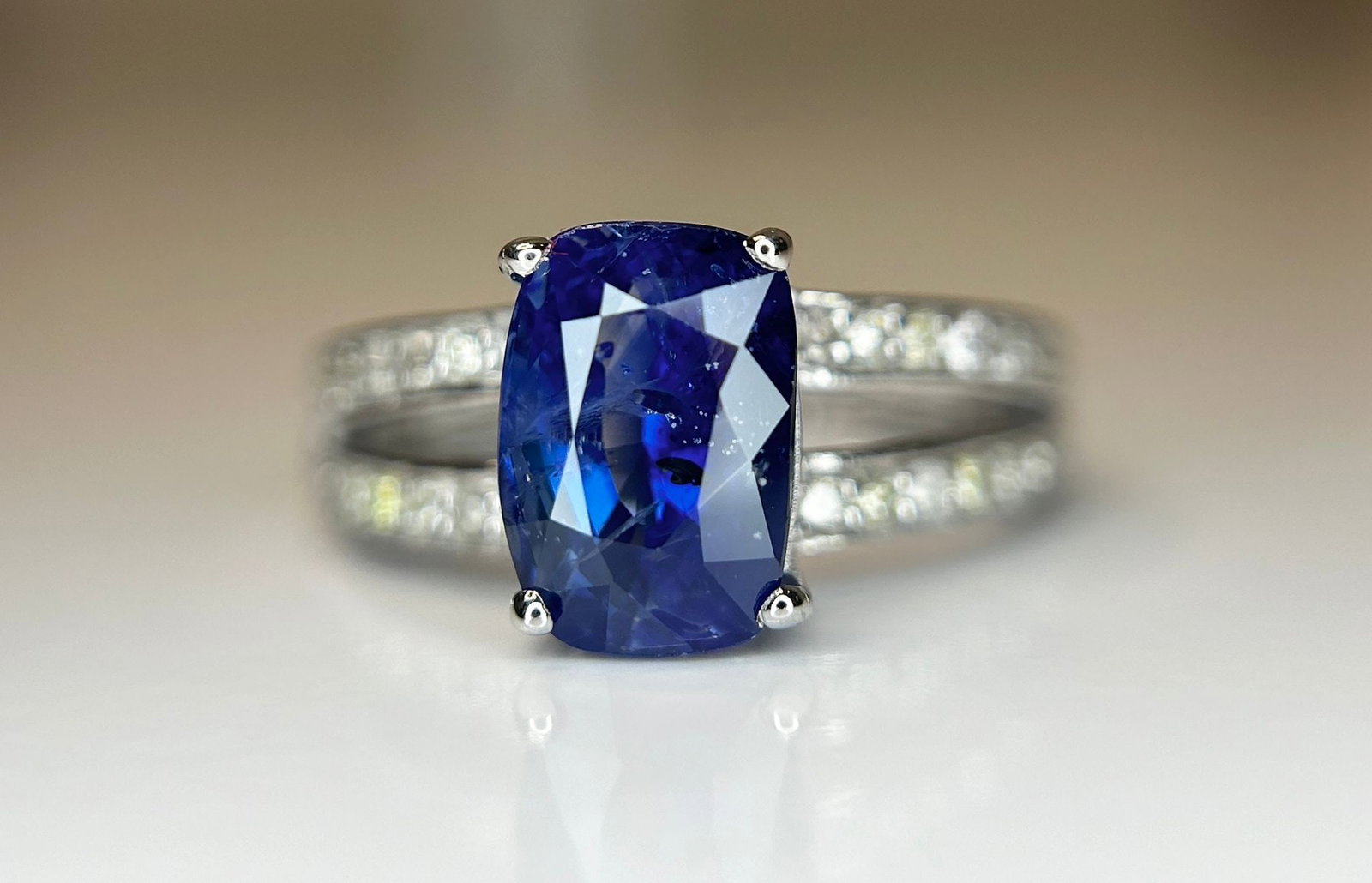 Beautiful 3.16 CT Natural Ceylon Cornflour Blue Sapphire Diamonds & 18k Gold - 7