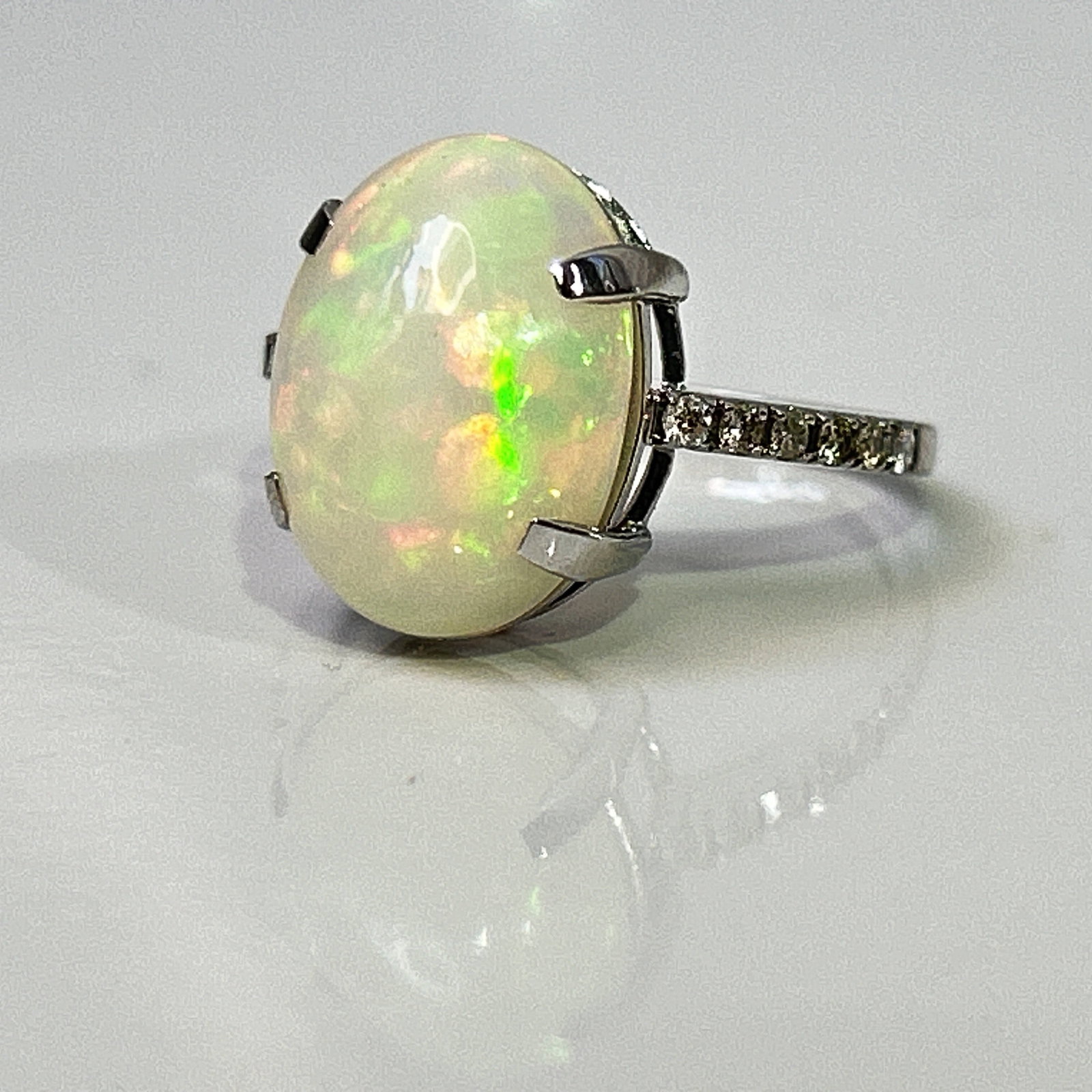 Beautiful Natural Opal 3.86 CT Ring With Natural Diamond and 18k Gold - 10