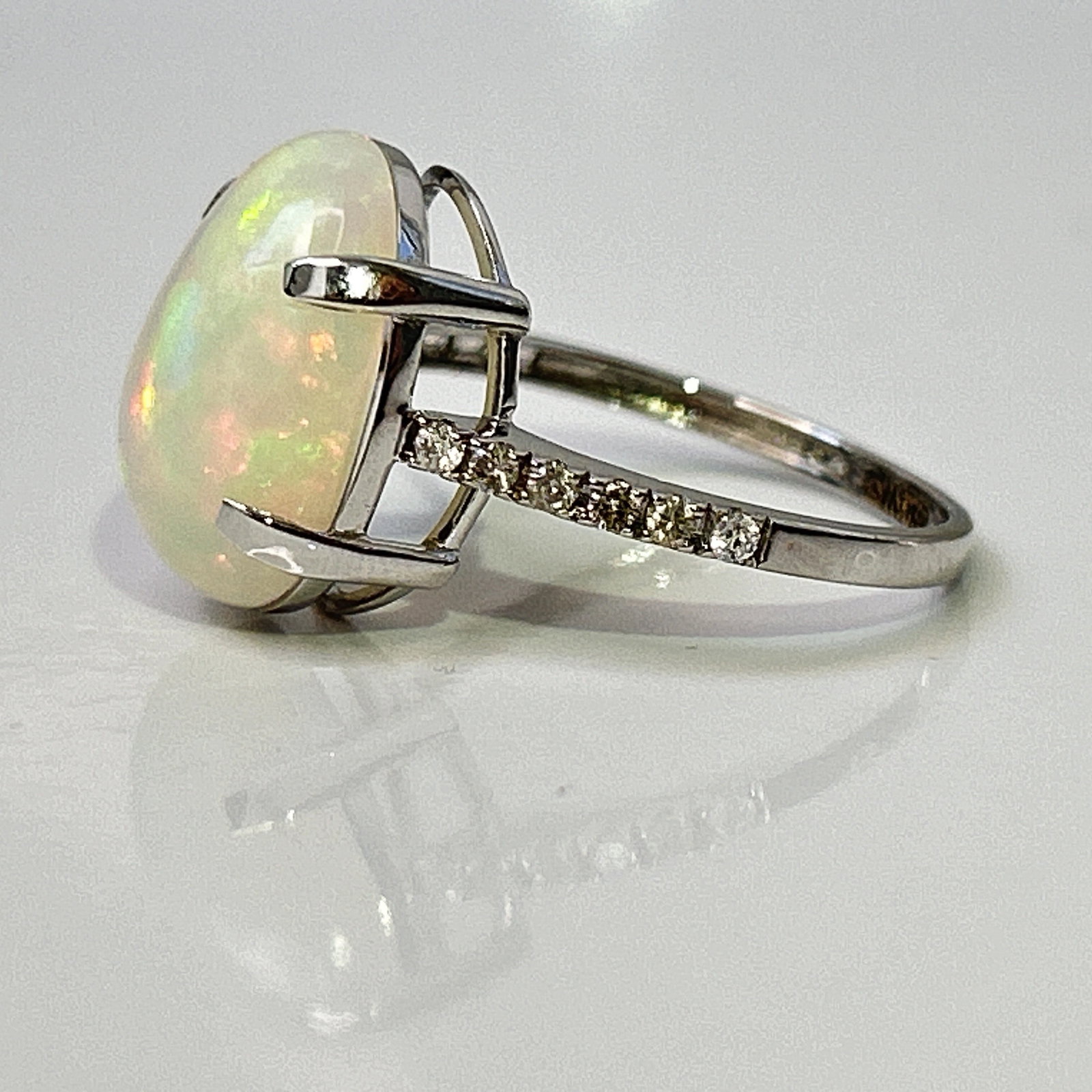 Beautiful Natural Opal 3.86 CT Ring With Natural Diamond and 18k Gold - 12