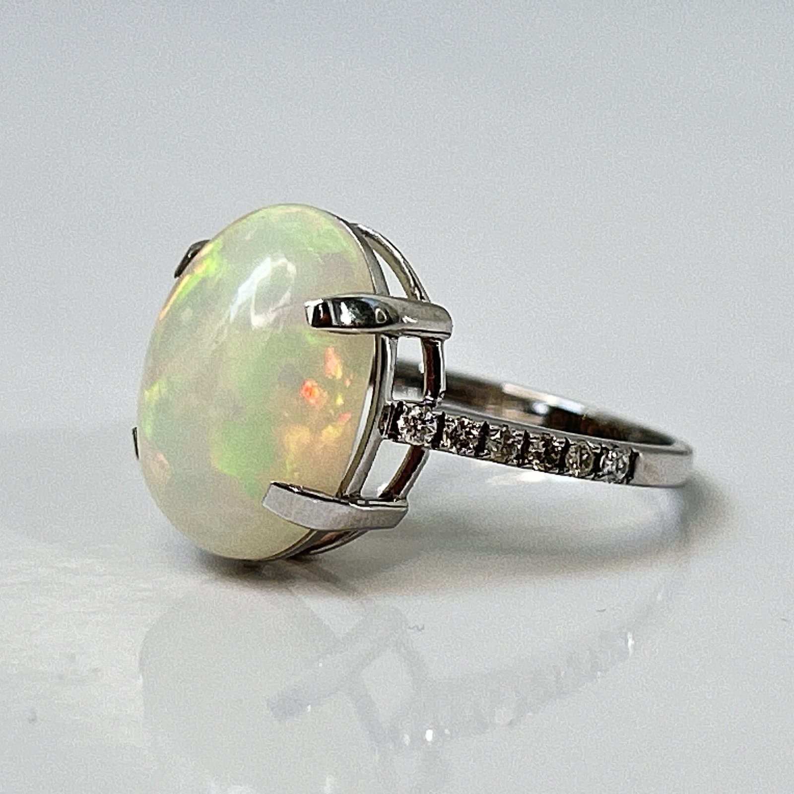Beautiful Natural Opal 3.86 CT Ring With Natural Diamond and 18k Gold - 13