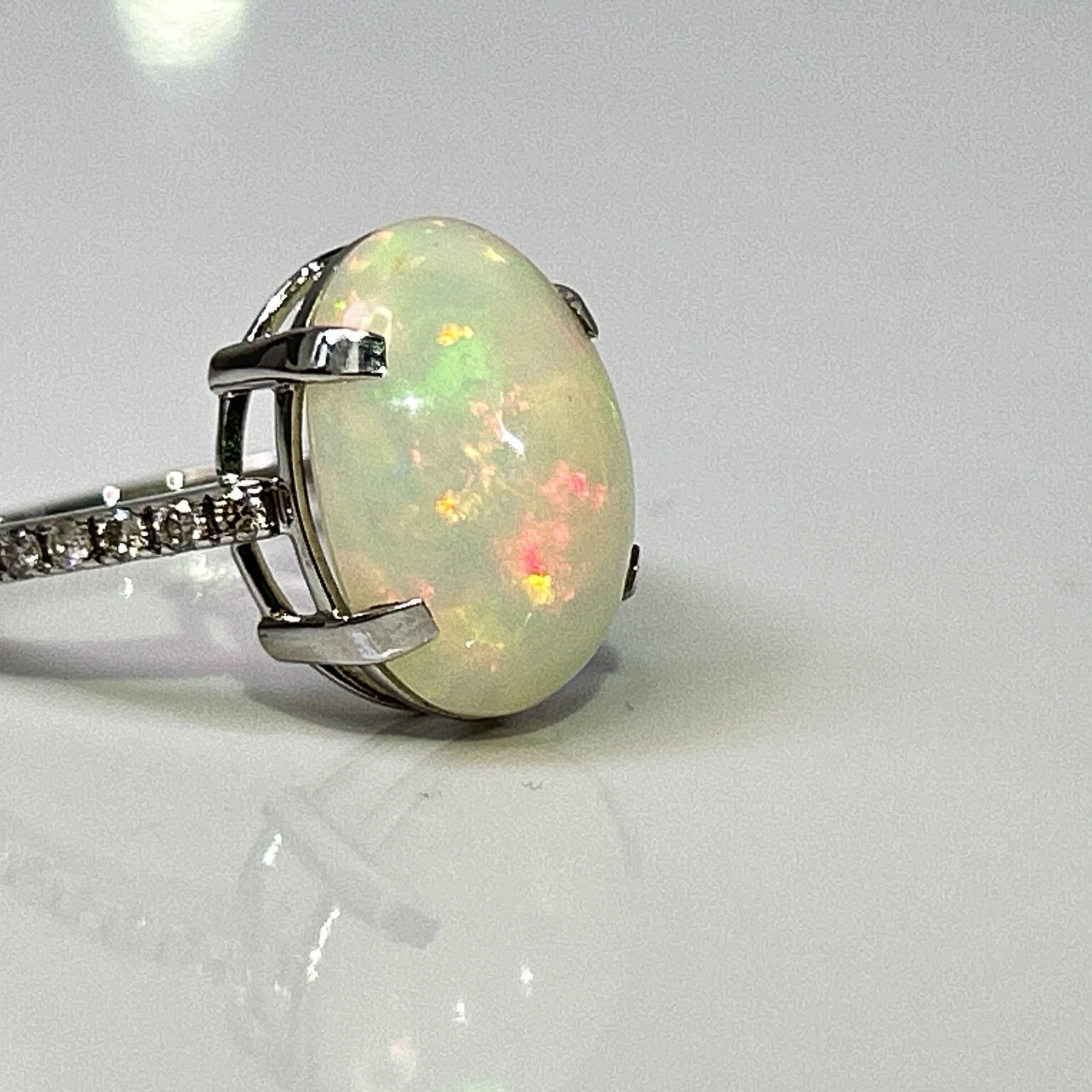 Beautiful Natural Opal 3.86 CT Ring With Natural Diamond and 18k Gold - 5