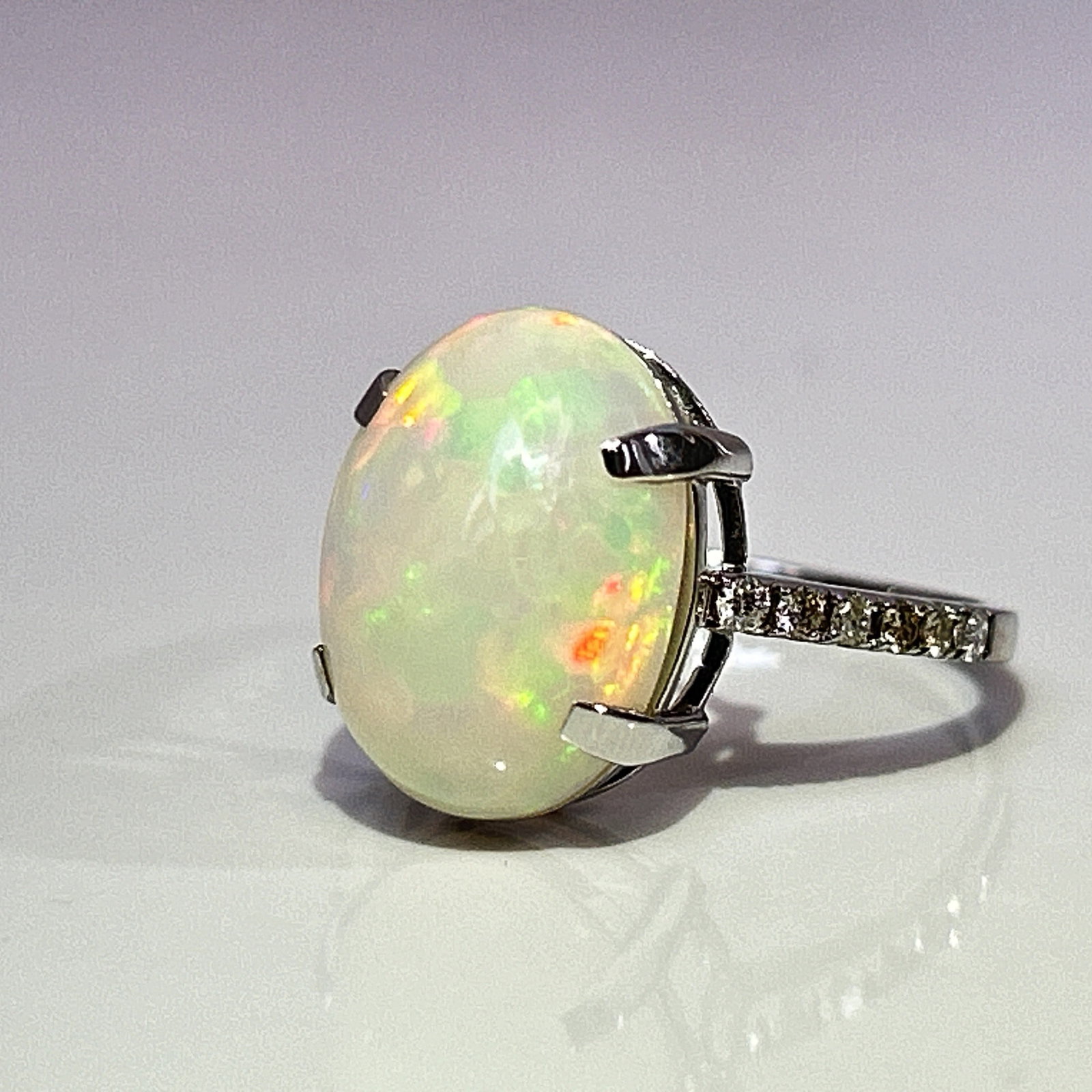 Beautiful Natural Opal 3.86 CT Ring With Natural Diamond and 18k Gold - 7
