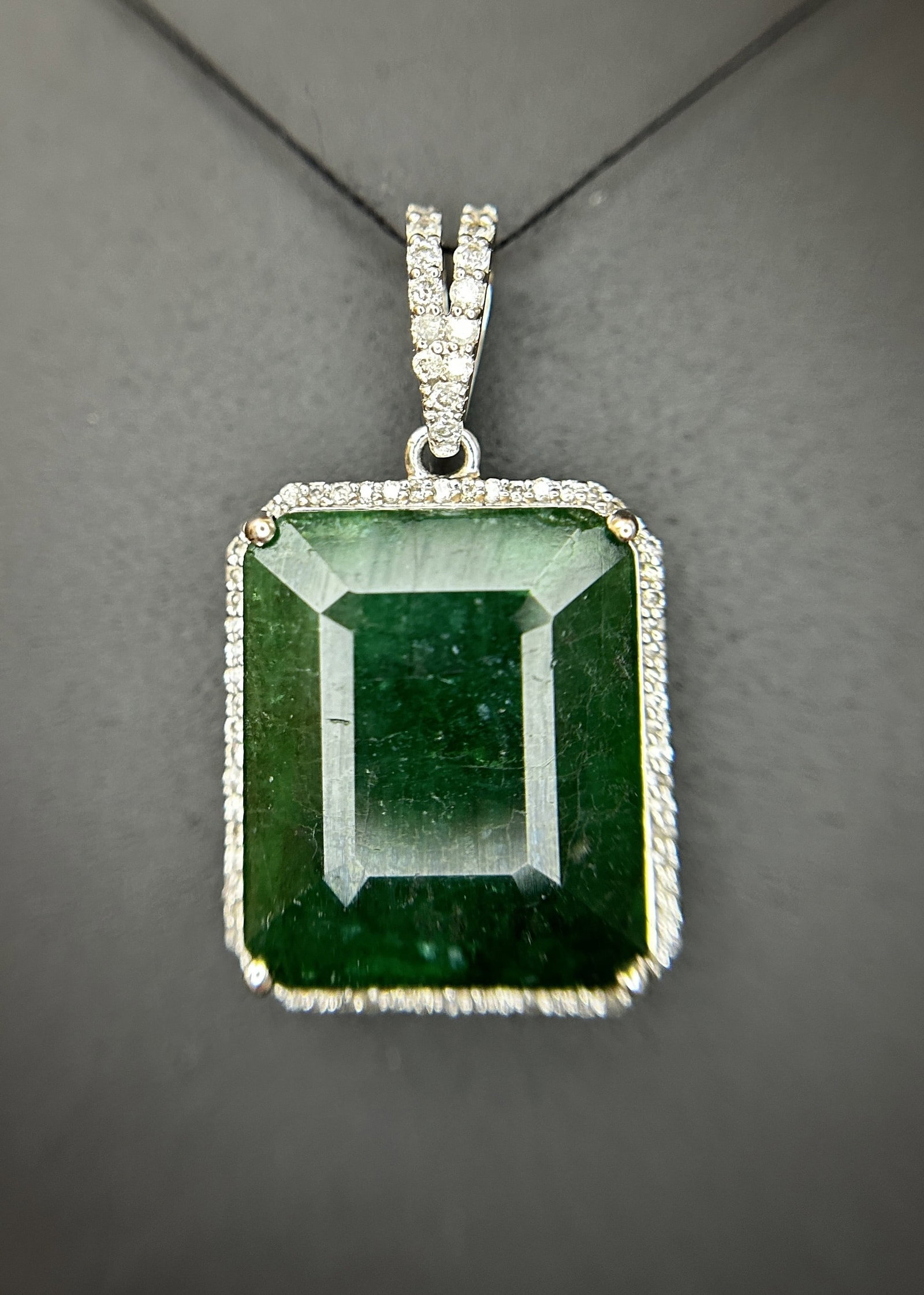 Beautiful 14.39 ct Natural Emerald With Natural Diamonds & 18k Gold - 2