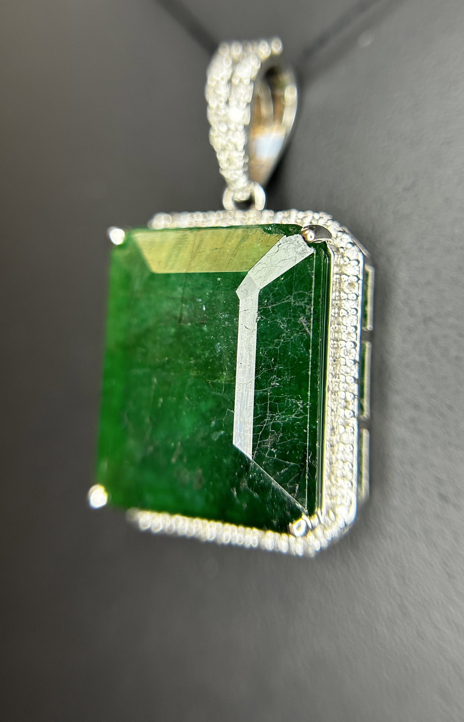 Beautiful 14.39 ct Natural Emerald With Natural Diamonds & 18k Gold - 3