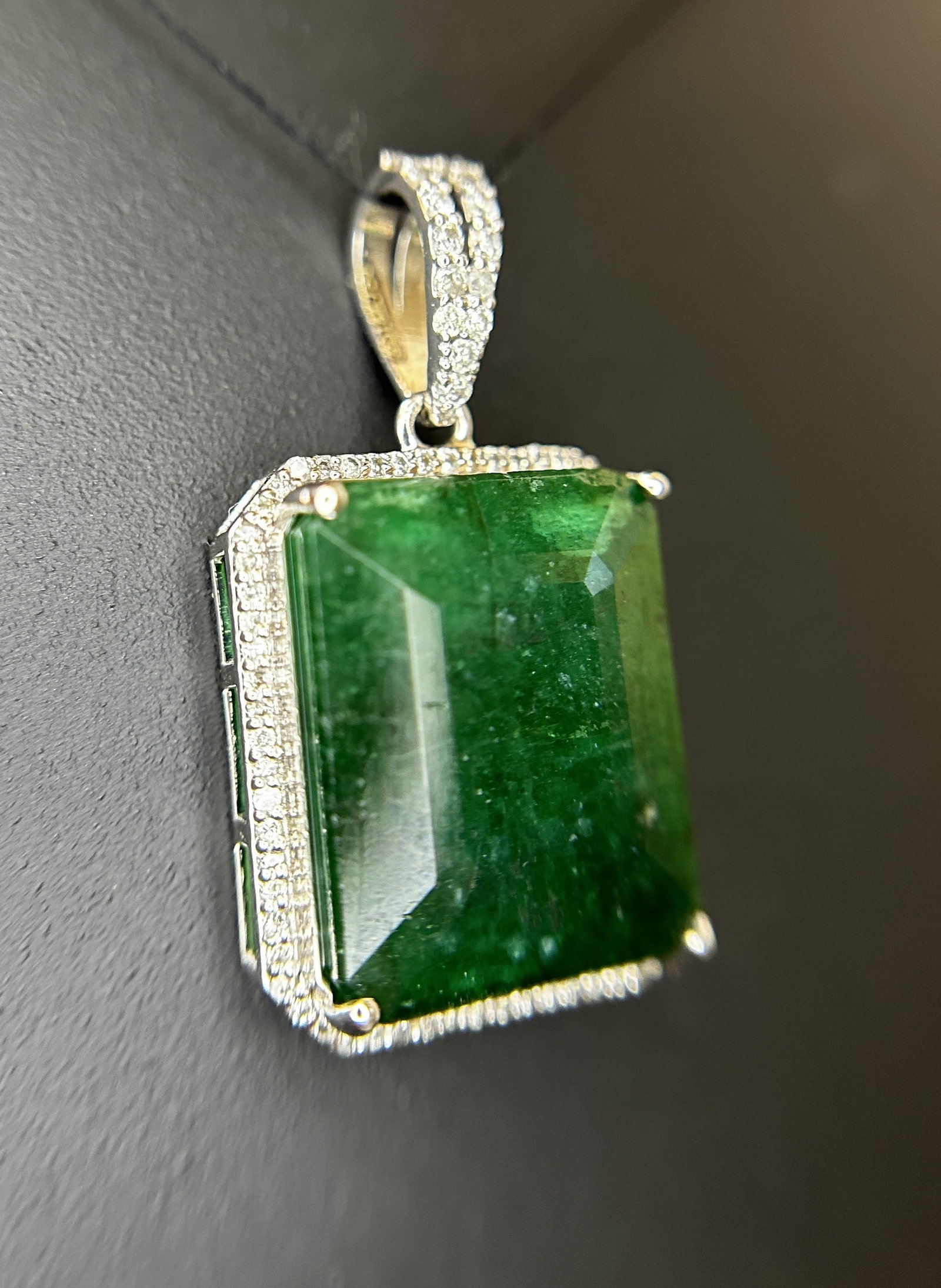 Beautiful 14.39 ct Natural Emerald With Natural Diamonds & 18k Gold - 4