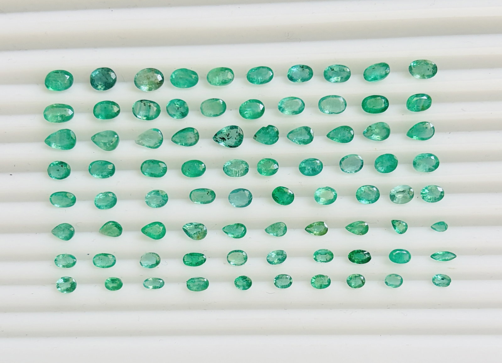 29.10ct Natural Emeralds: Title: 29.10ct Natural Emeralds Description: 29.10ct Natural Emeralds Condition: New Delivery option: Collection & Delivery Location: LU5 Category: Jewellery